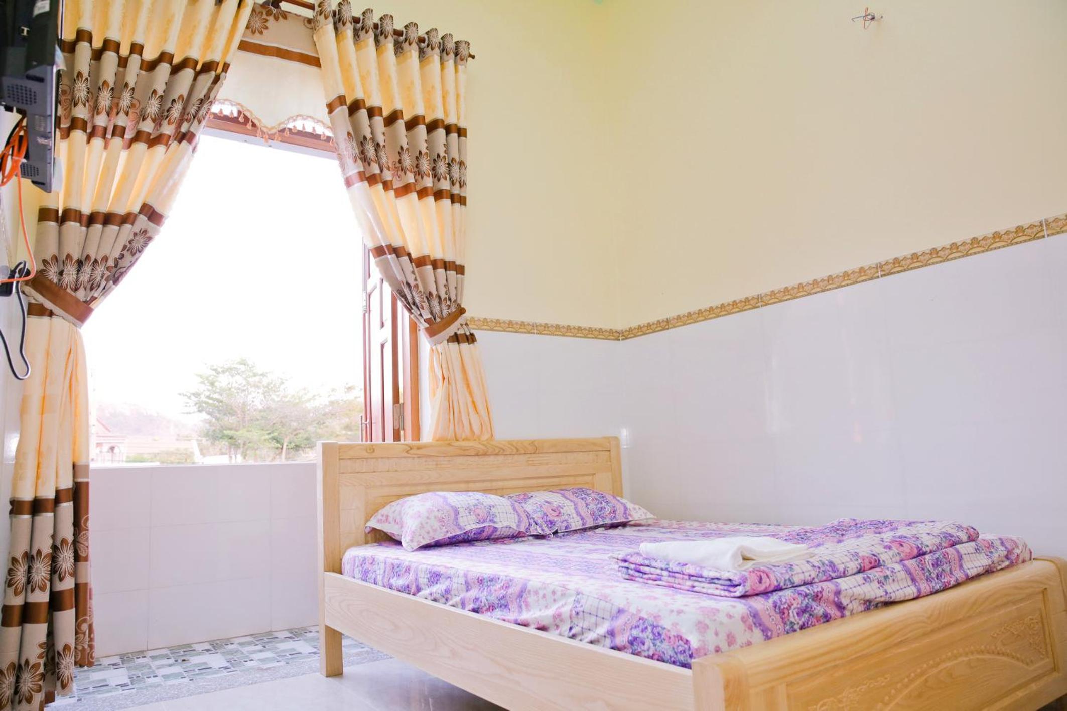 Deluxe Room (2 Adults + 1 Child) - Photo 7