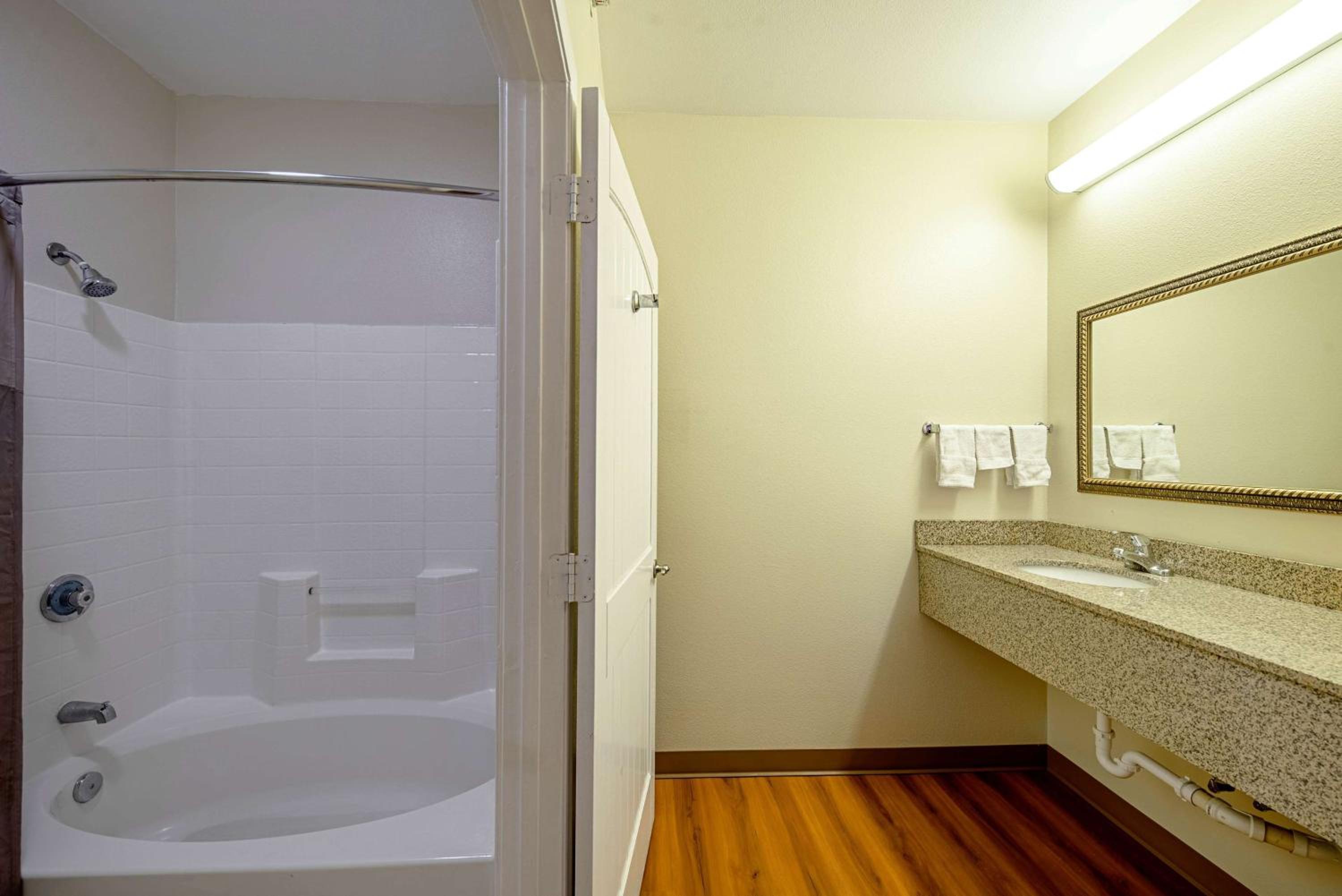 King Room - Disability Access - Non-Smoking