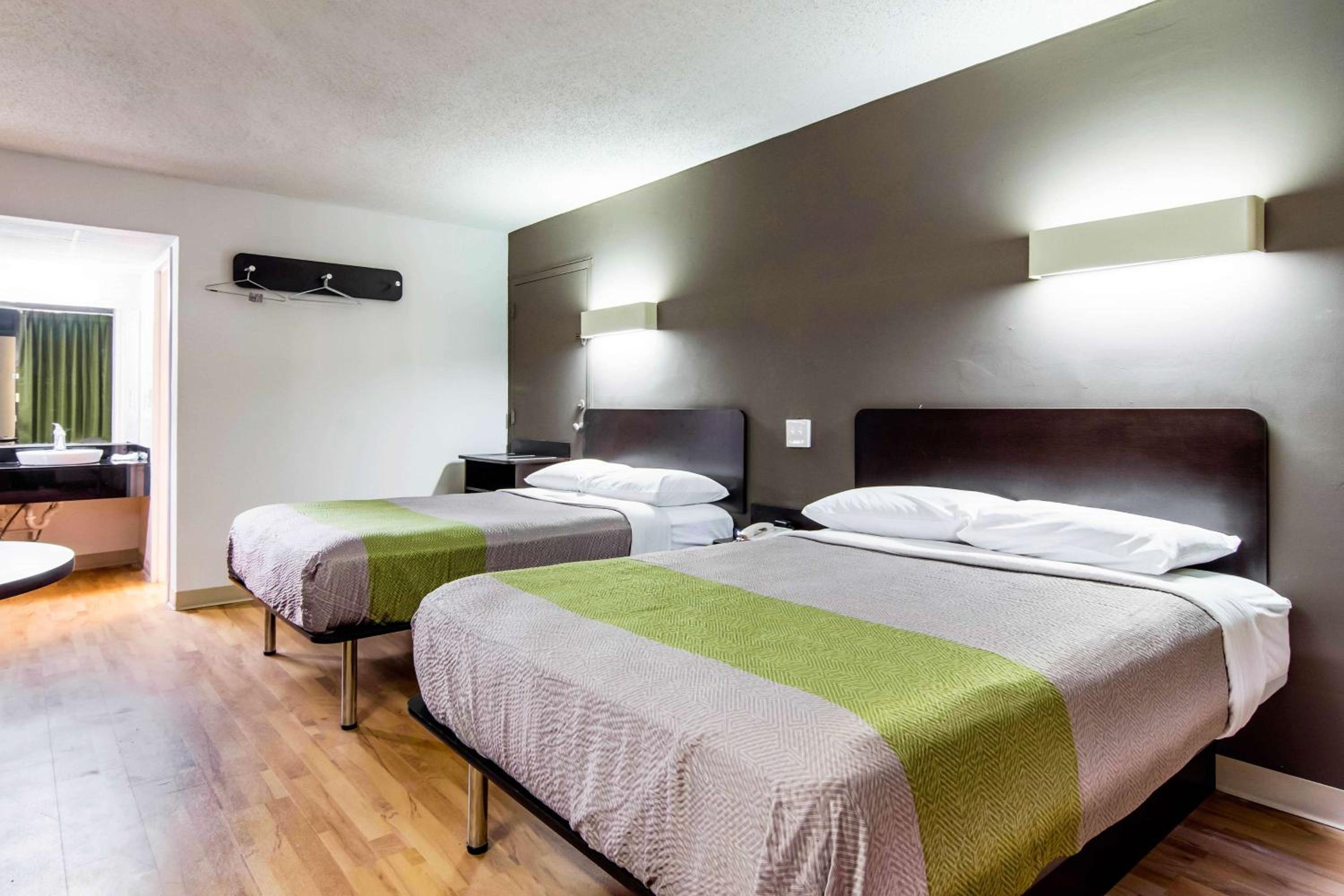 Quadruple Room - Disability Access - Non-Smoking photo 3