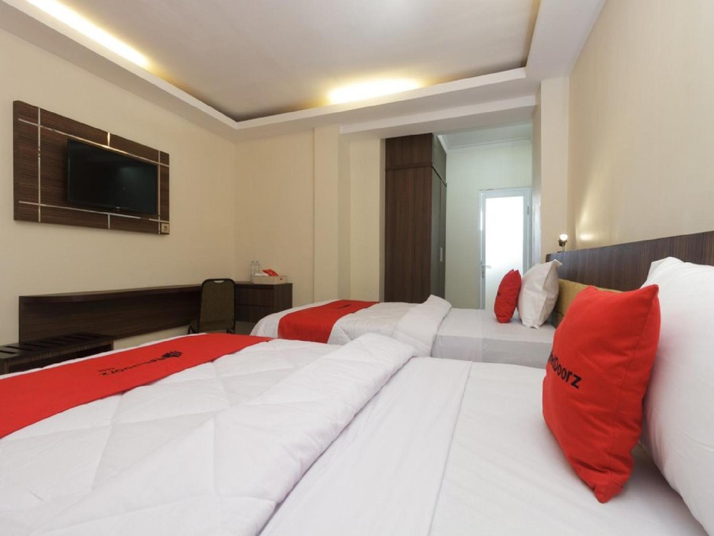 Large Twin Room - Photo 6