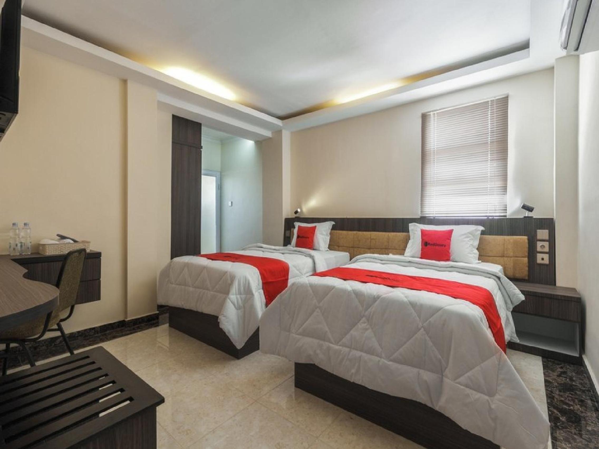 Large Twin Room - Photo 1