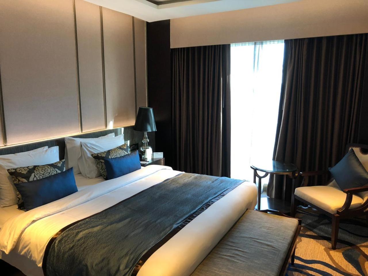 Premium Luxury Suite - 15% off on One-way Airport Transfers, Spa, Food & Beverage & Laundry