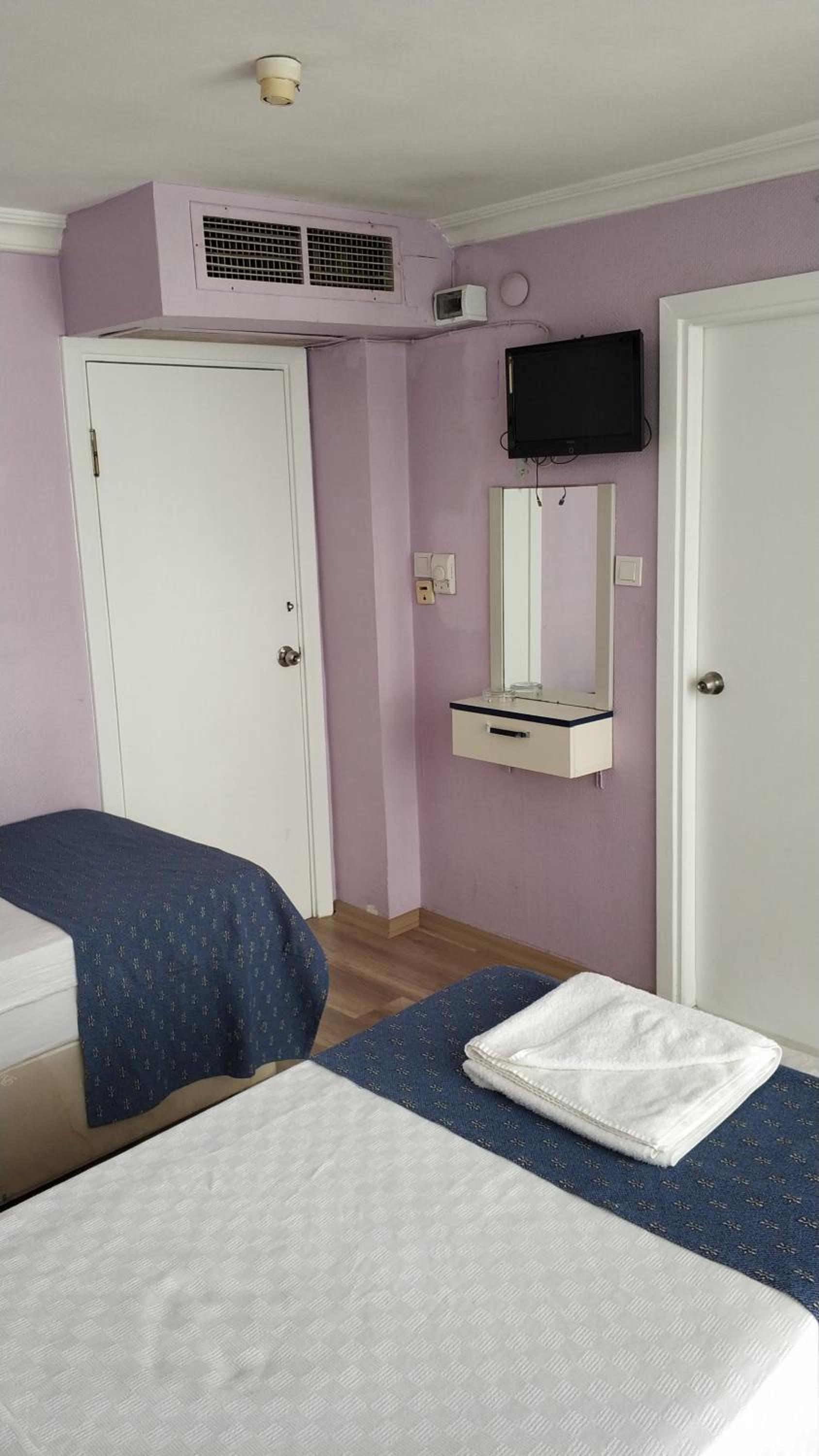 Classic Triple Room photo 2