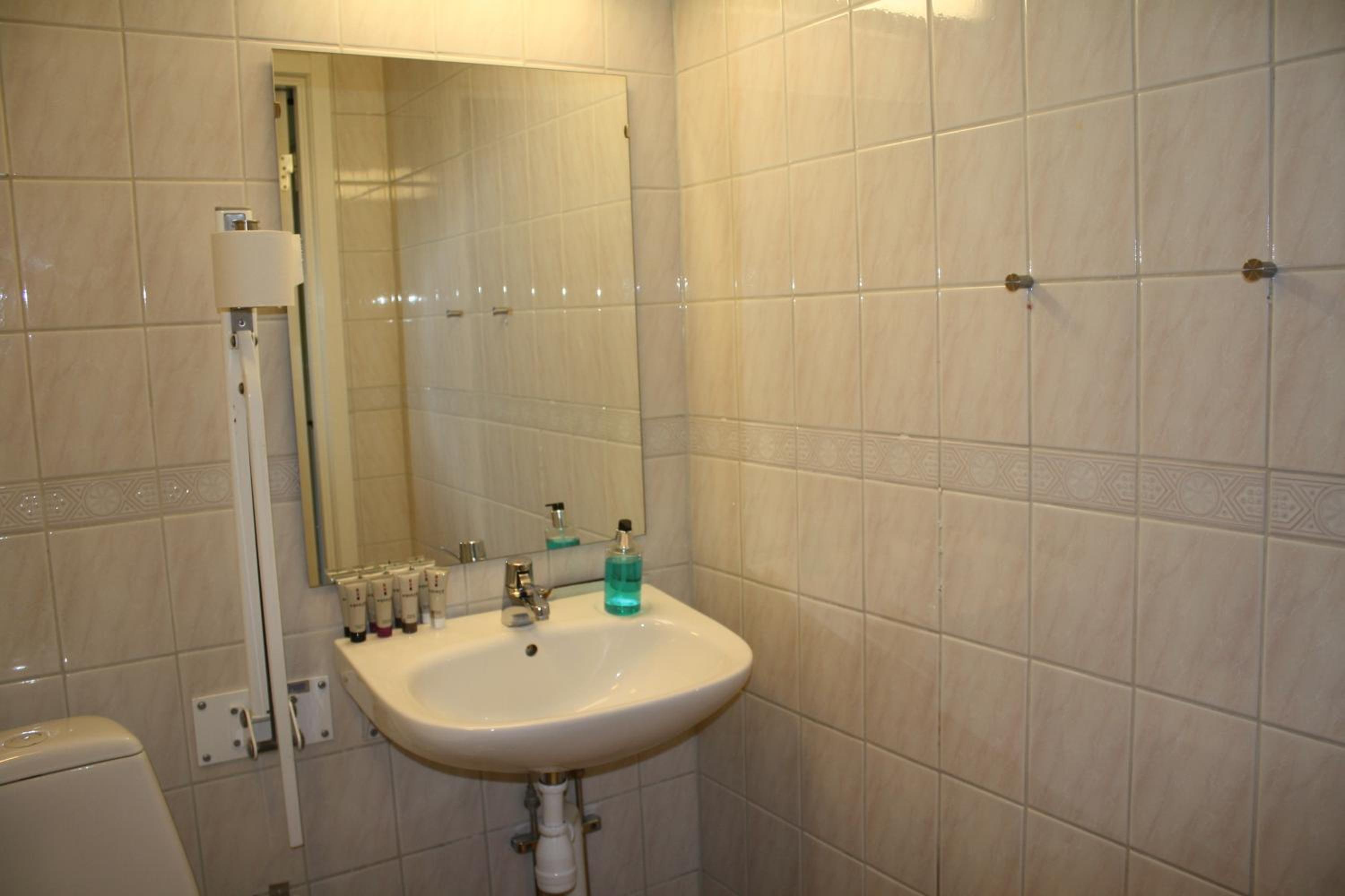 Twin Room - Photo 5