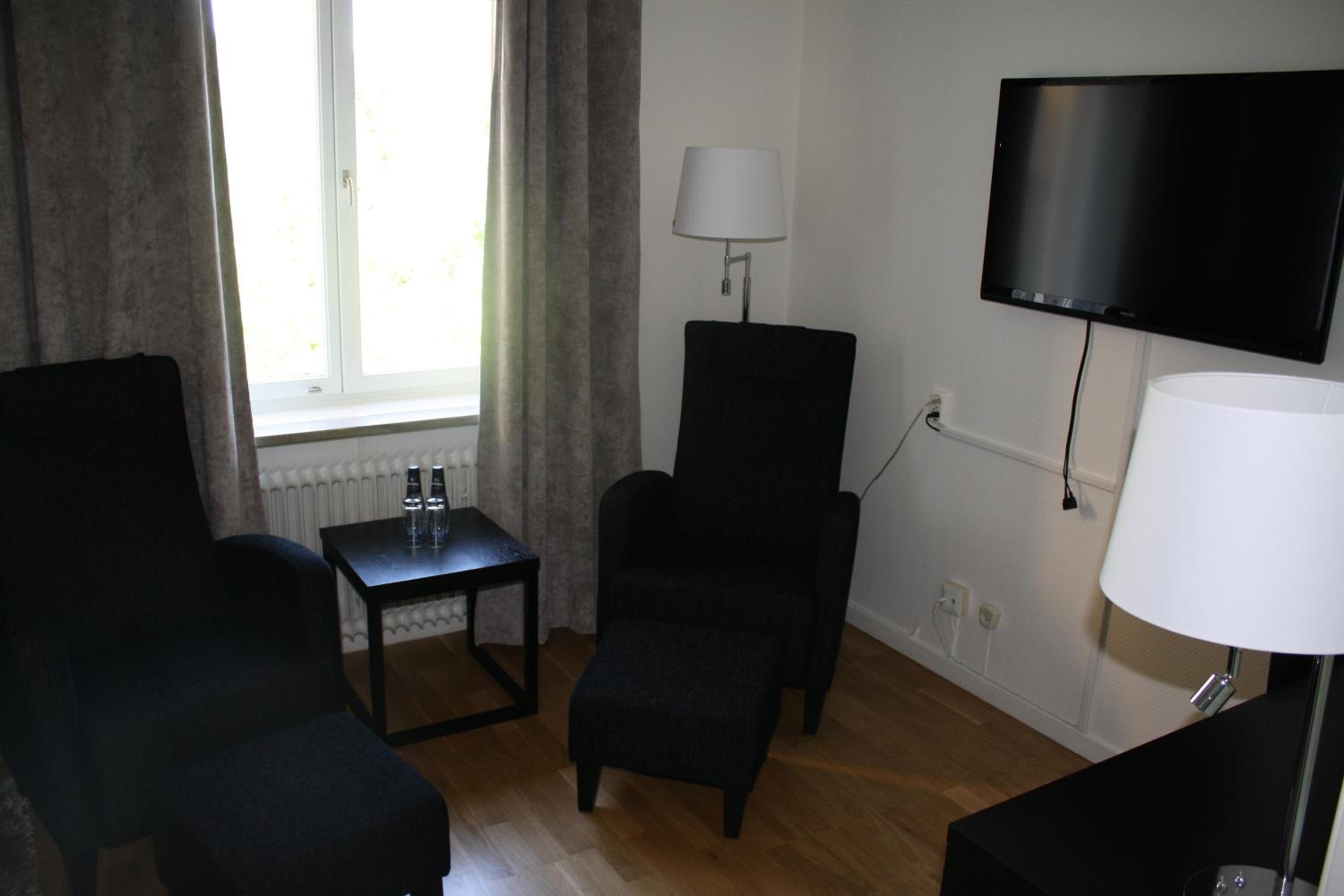 Twin Room - Photo 2