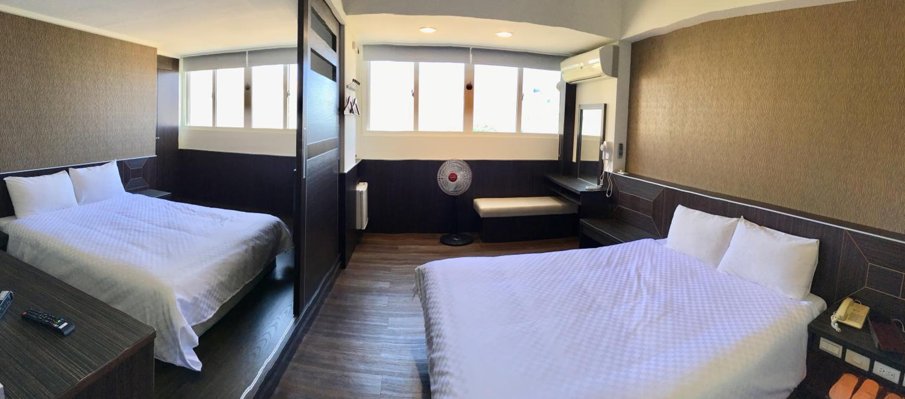 Deluxe Family Room with Sea View photo 3
