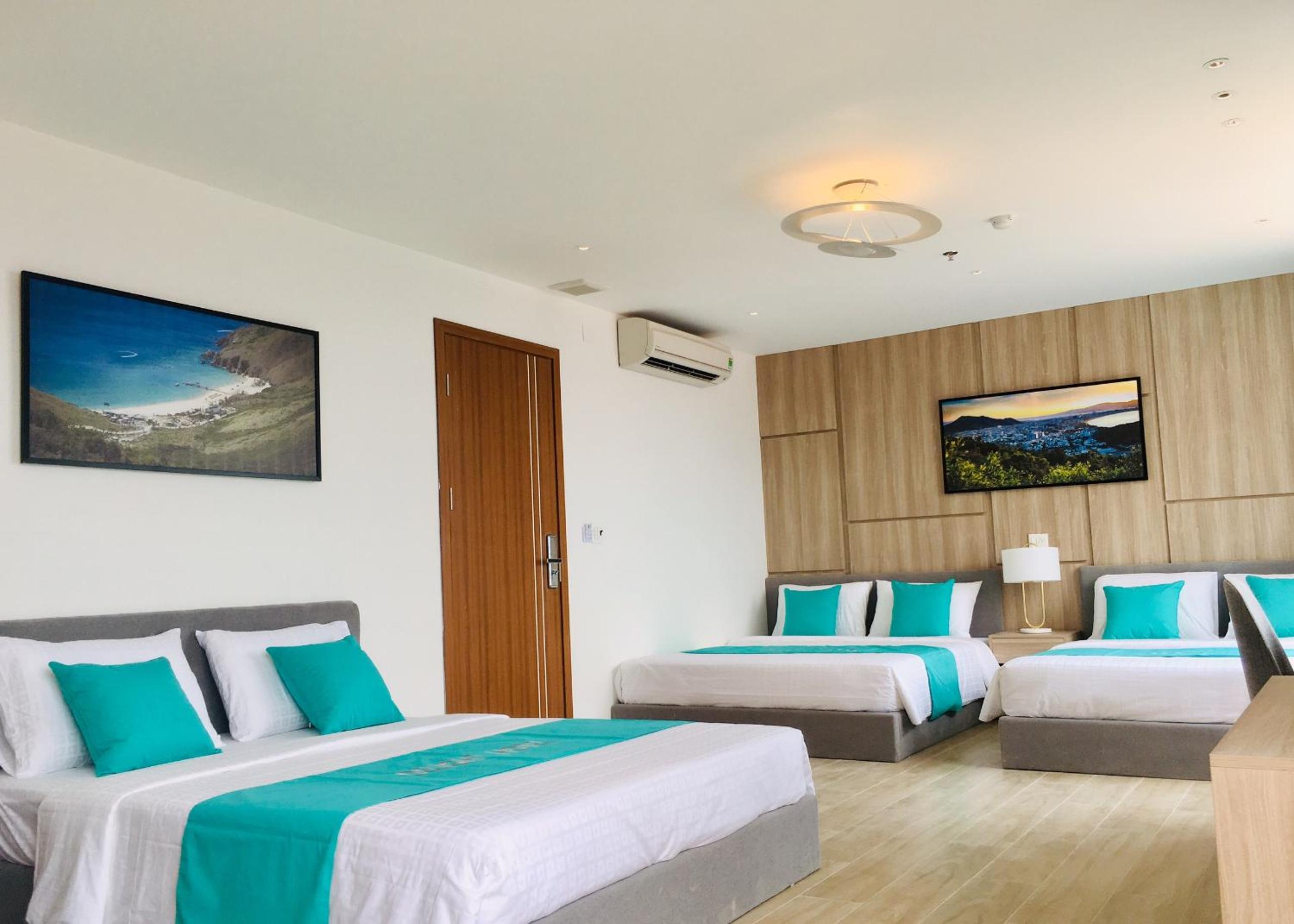 Family Room with Sea View photo 3