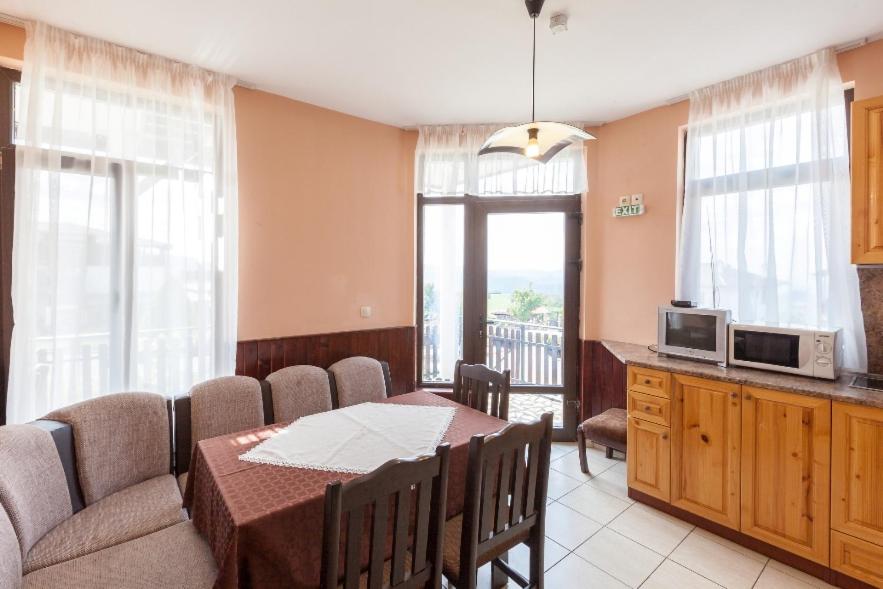 Villa photo 3
