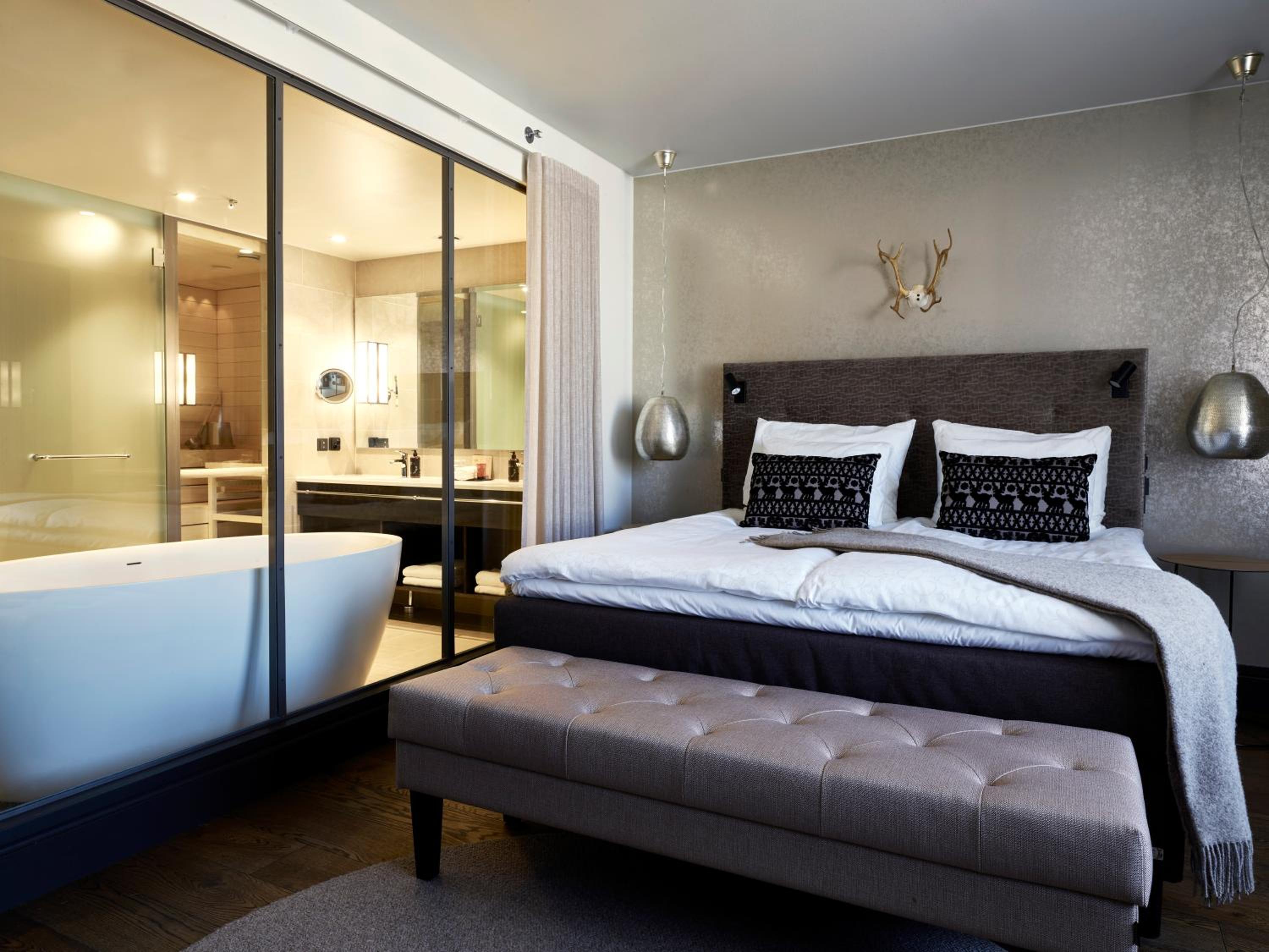 Arctic DeLuxe Spa Double - Bathtub and sauna