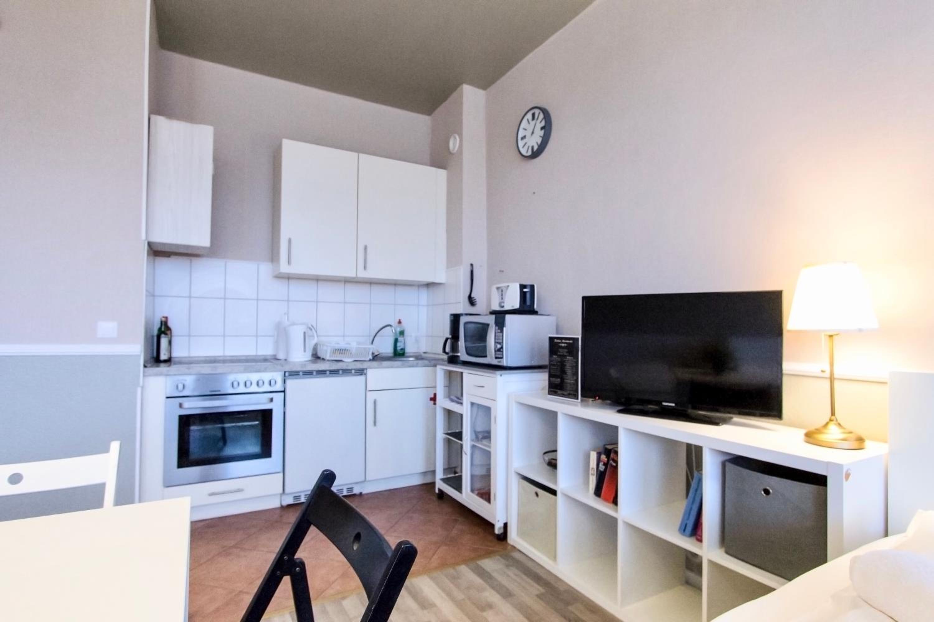 One-Room Apartment photo 3