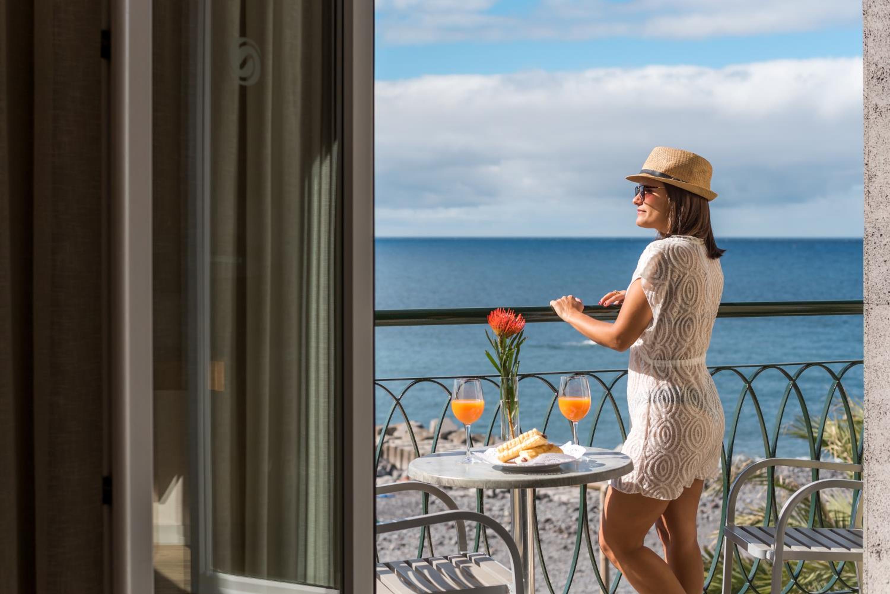 Twin Room with Sea View and Balcony - Photo 3