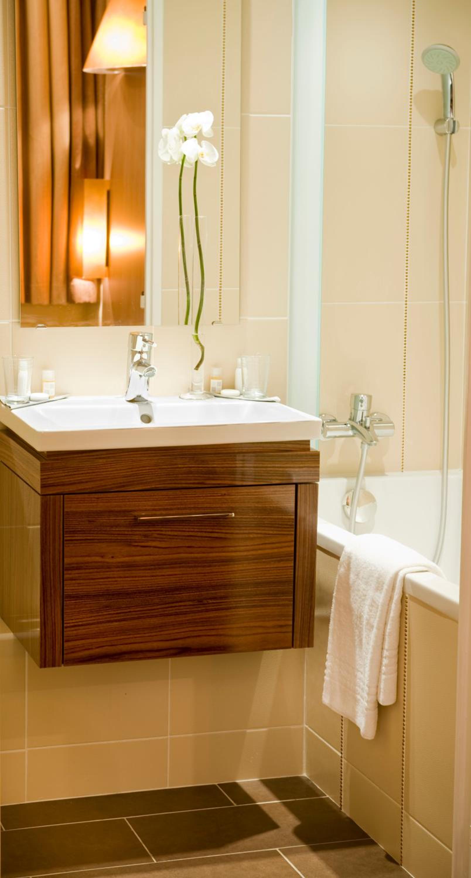 Superior Double Room with Large bed and Bath photo 2