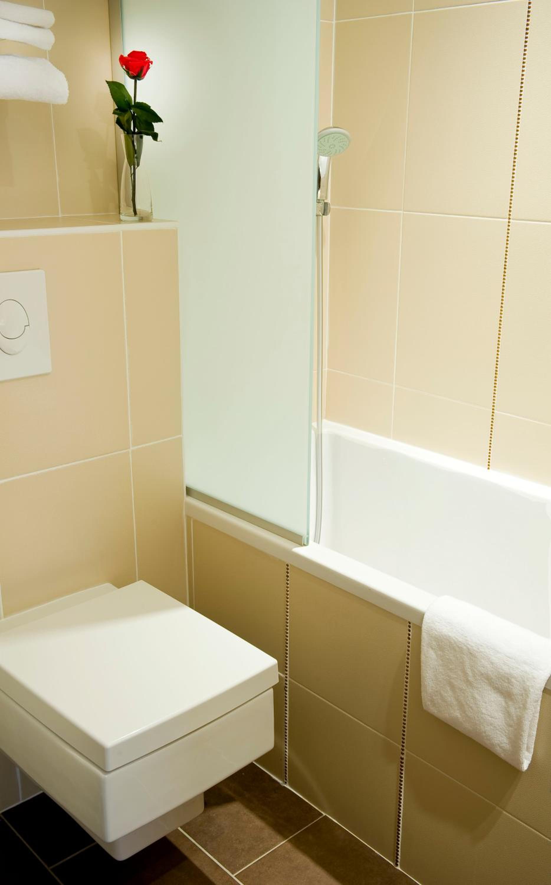 Superior Double Room with Large bed and Bath photo 3