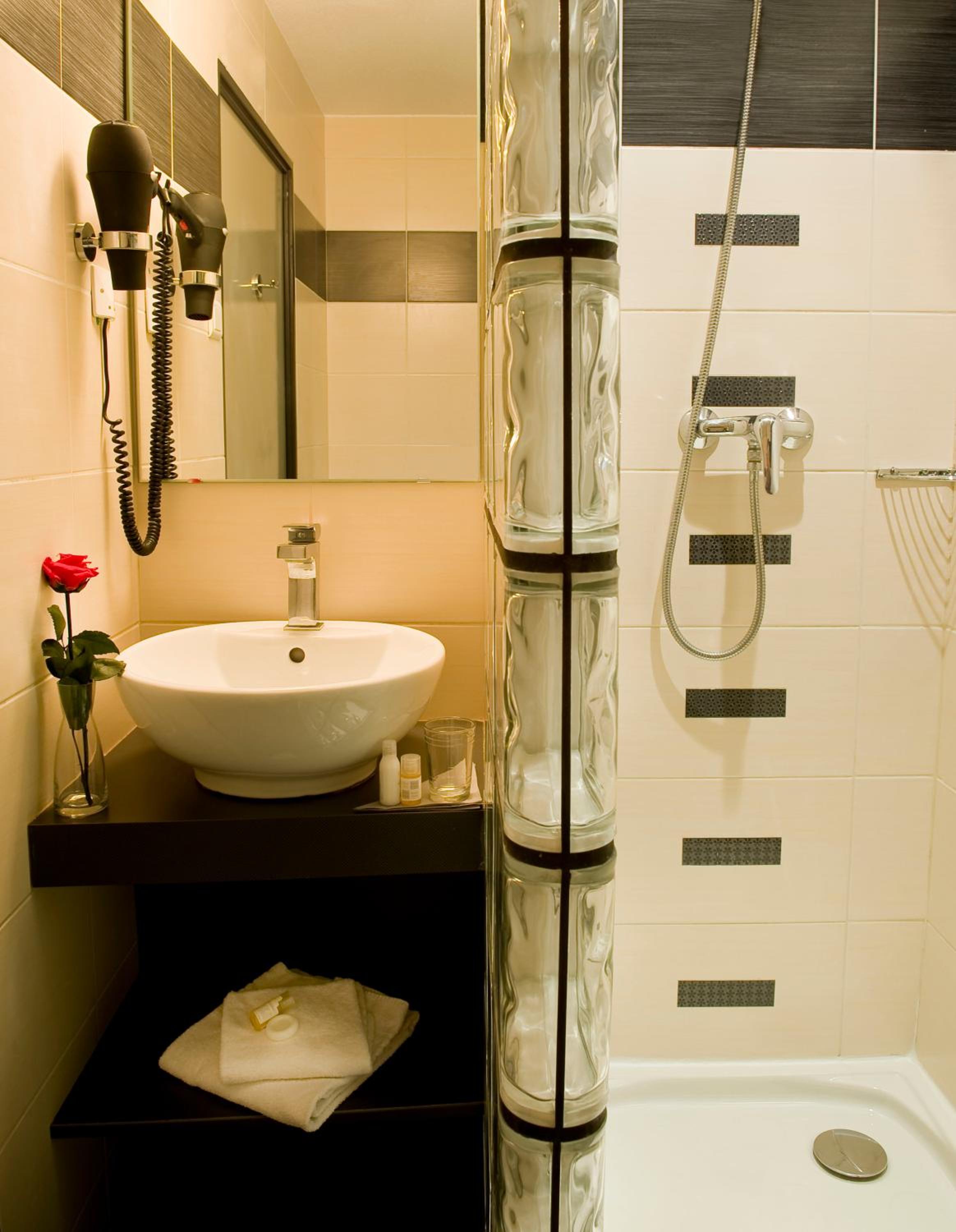 Double Room with Double Bed and Balcony - Photo 2