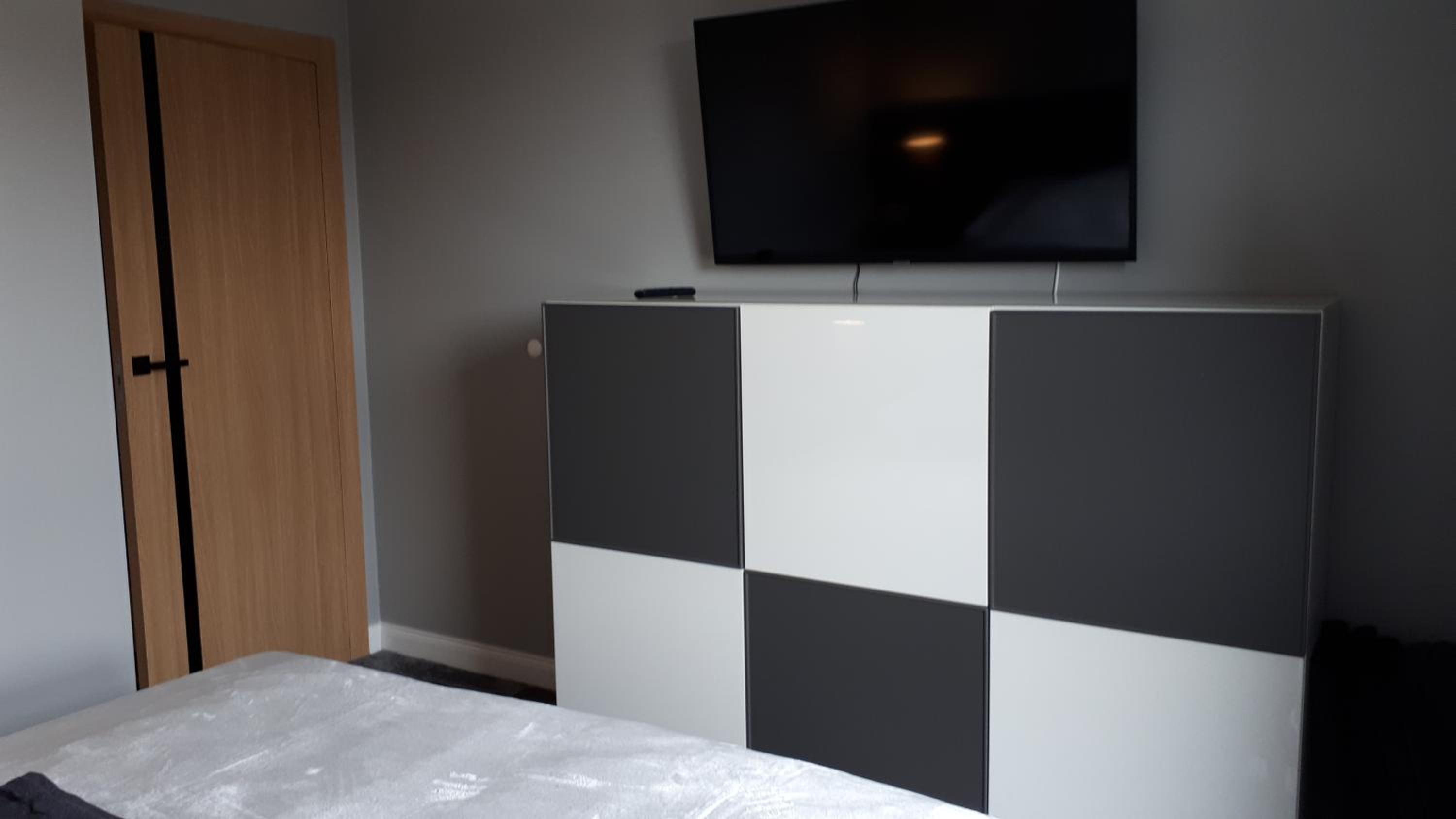 One-Bedroom Apartment - Photo 11