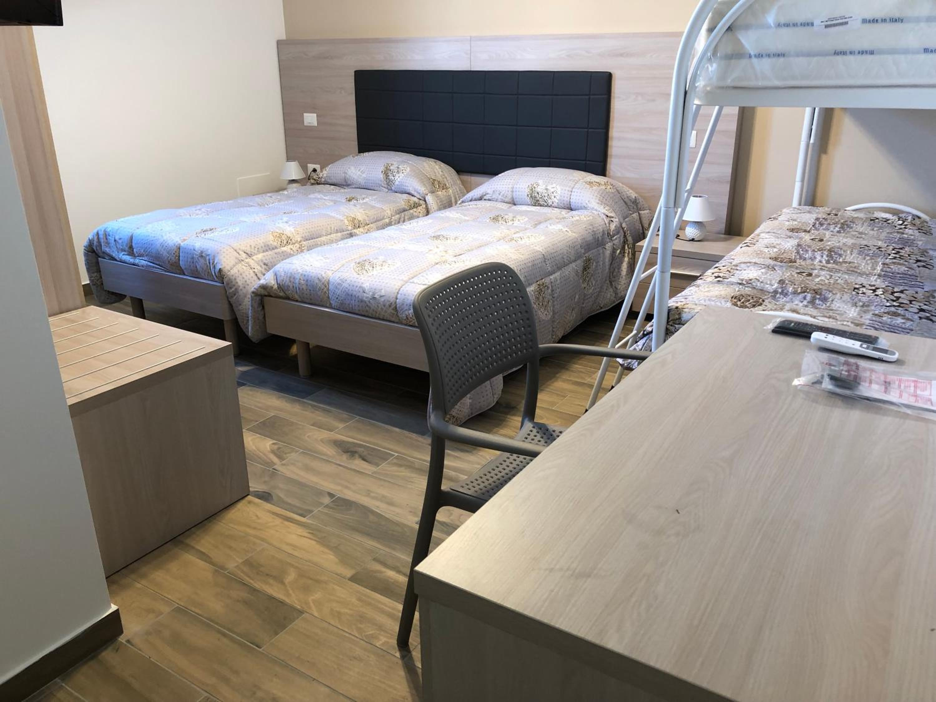 Quadruple Room with Private Bathroom - Photo 1