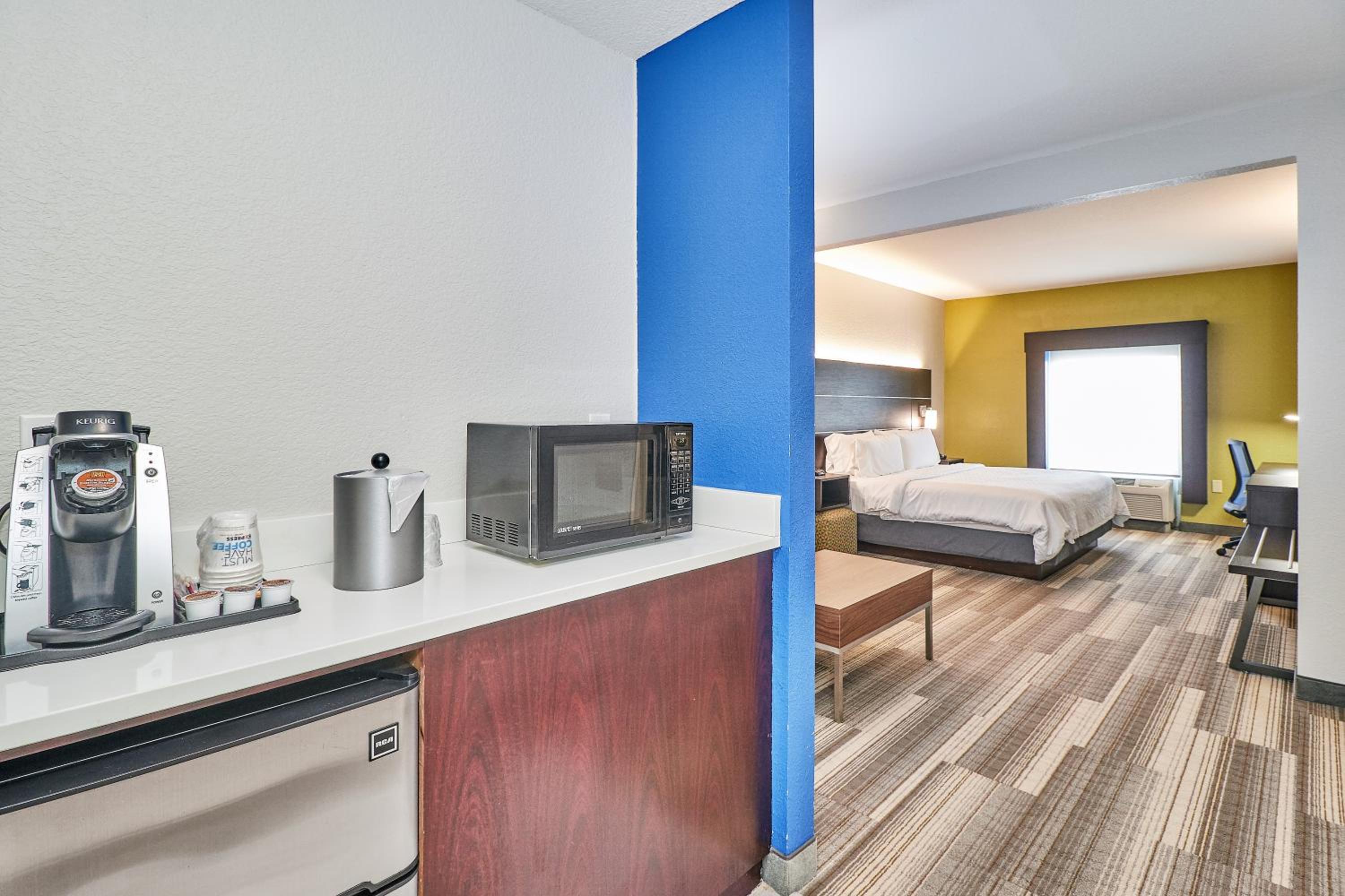Standard King Room with Extra Floor Space photo 1