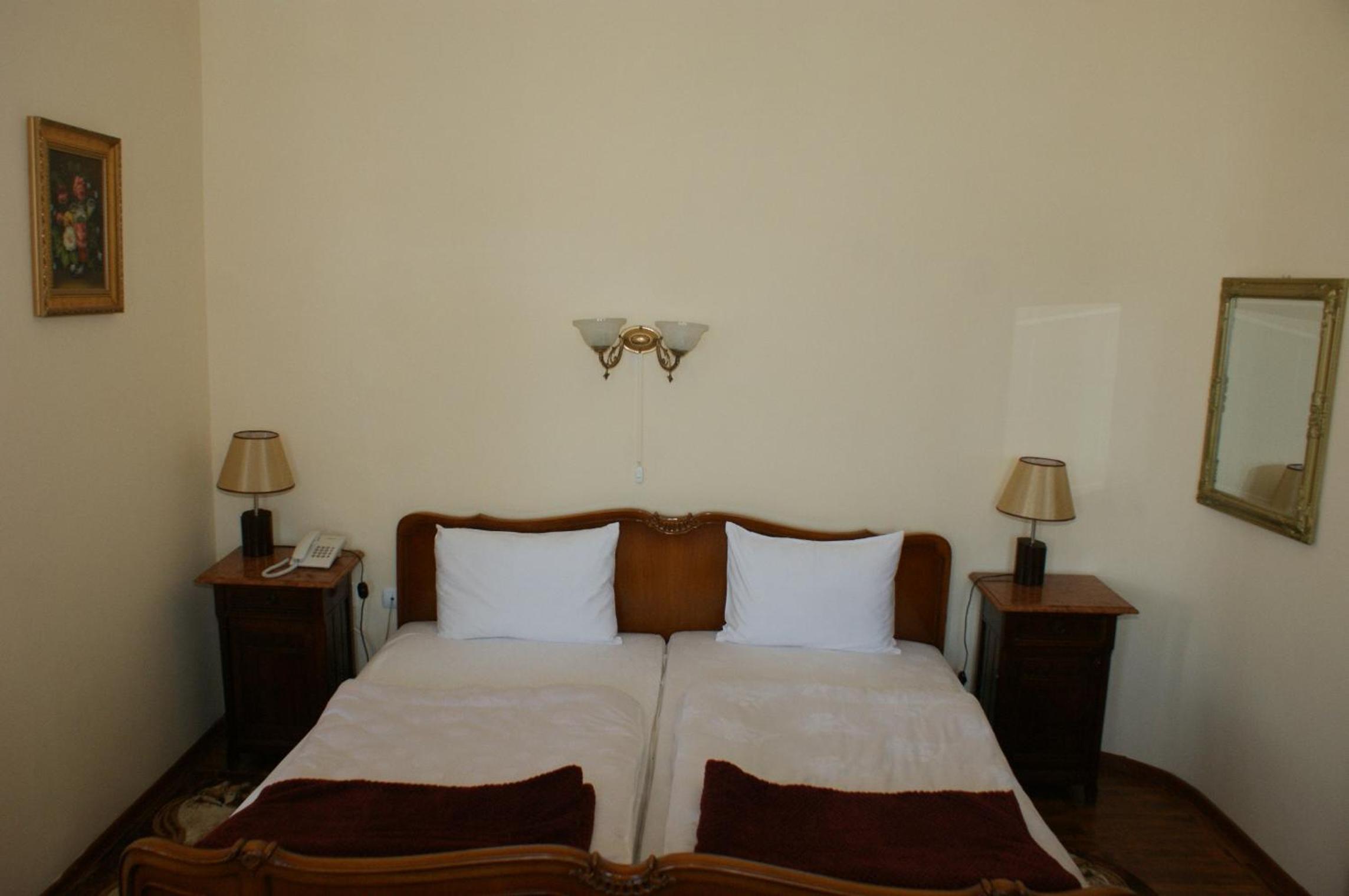 Double or Twin Room - Photo 5