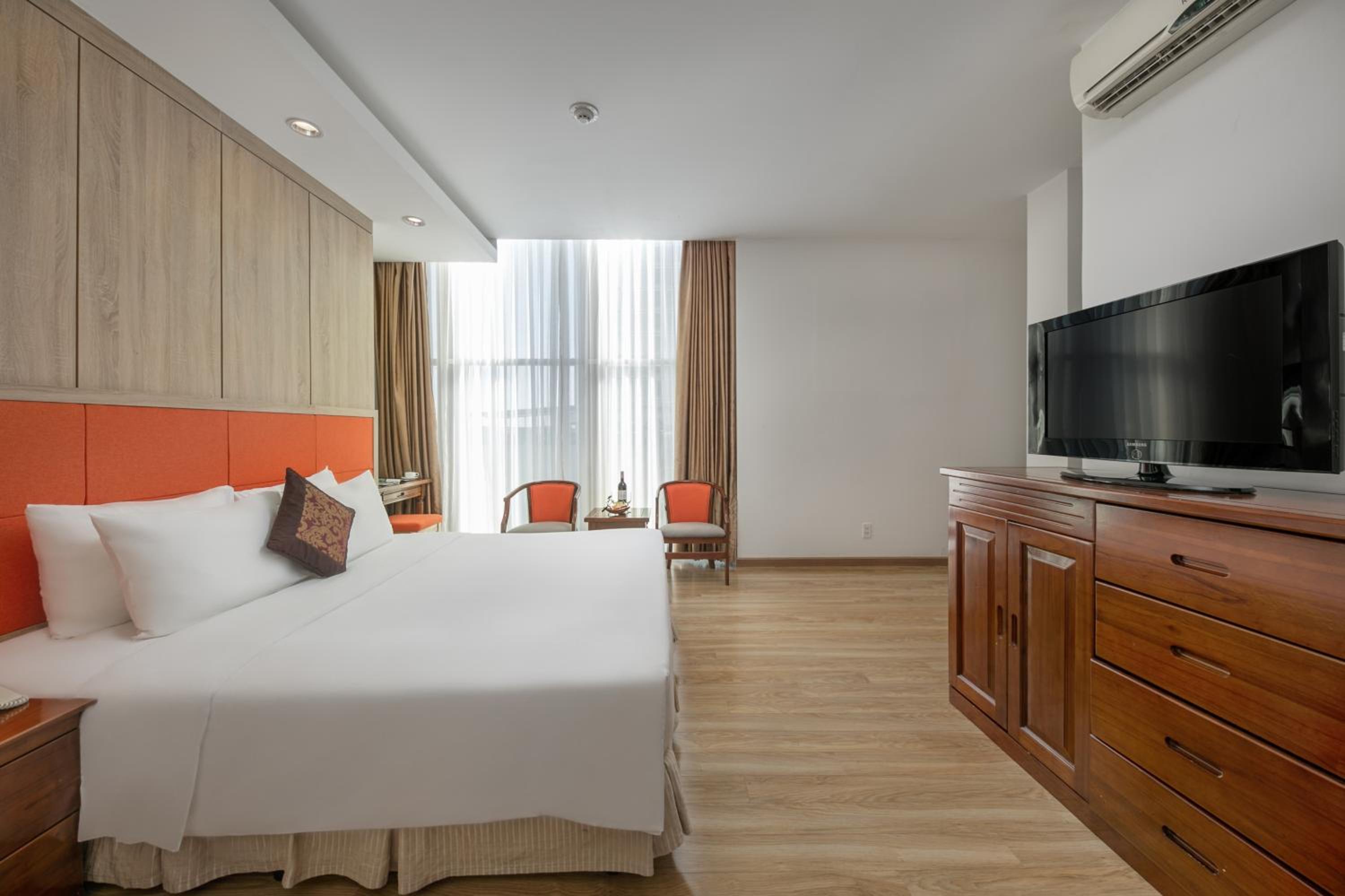 Deluxe King Bed Room with City View