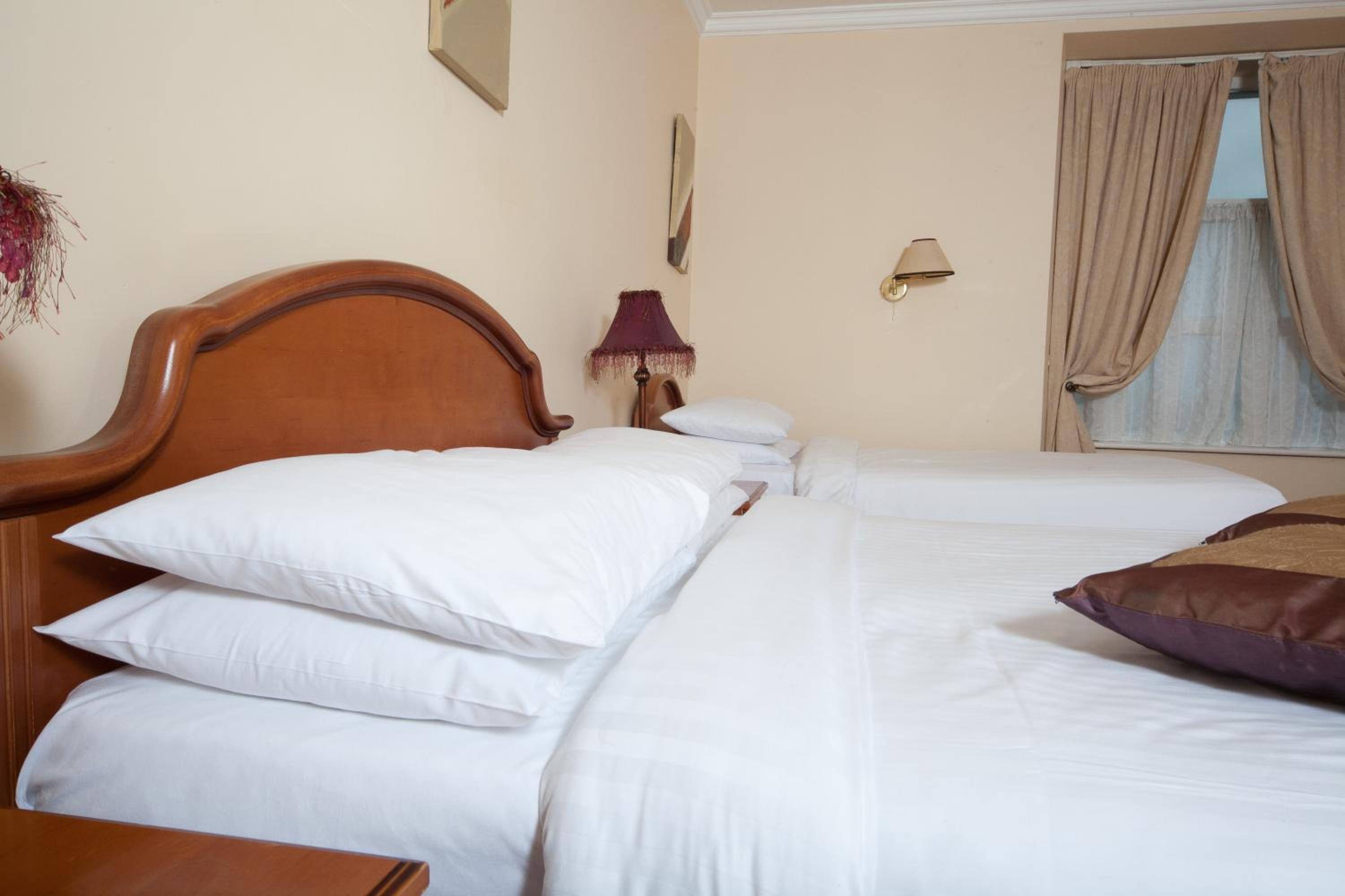 Twin Room - Photo 1