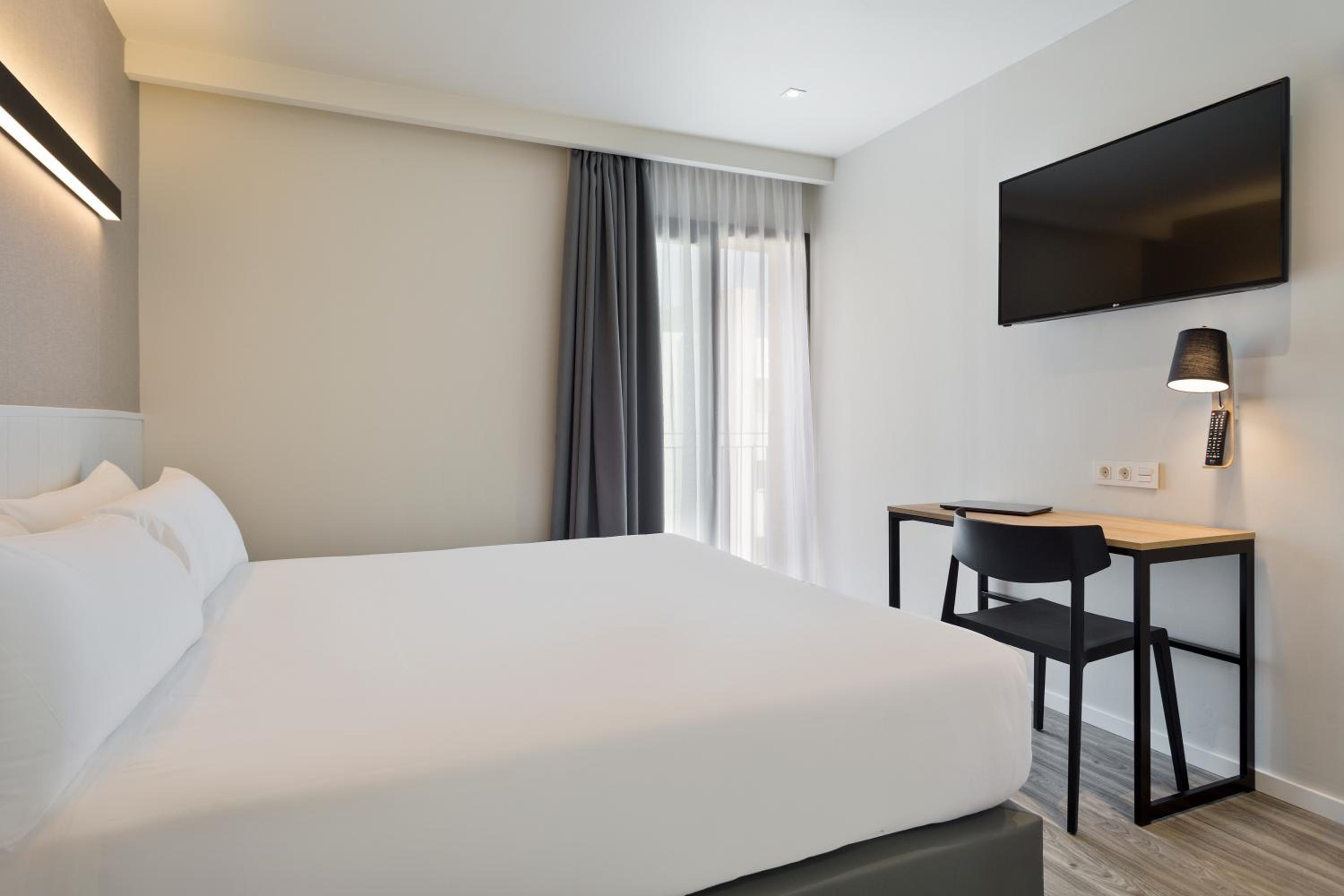 Superior Double or Twin Room photo 3