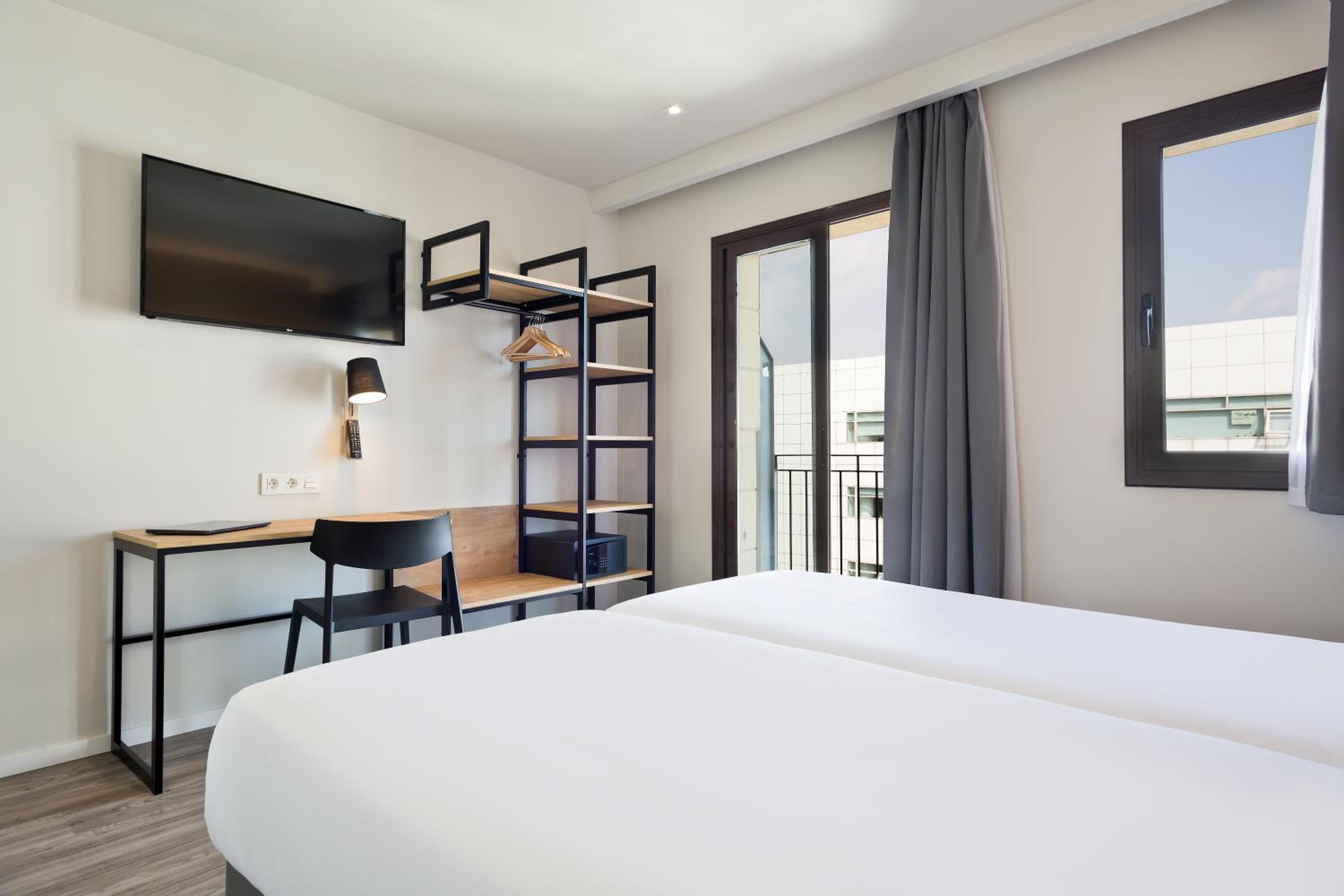 Superior Double or Twin Room photo 3