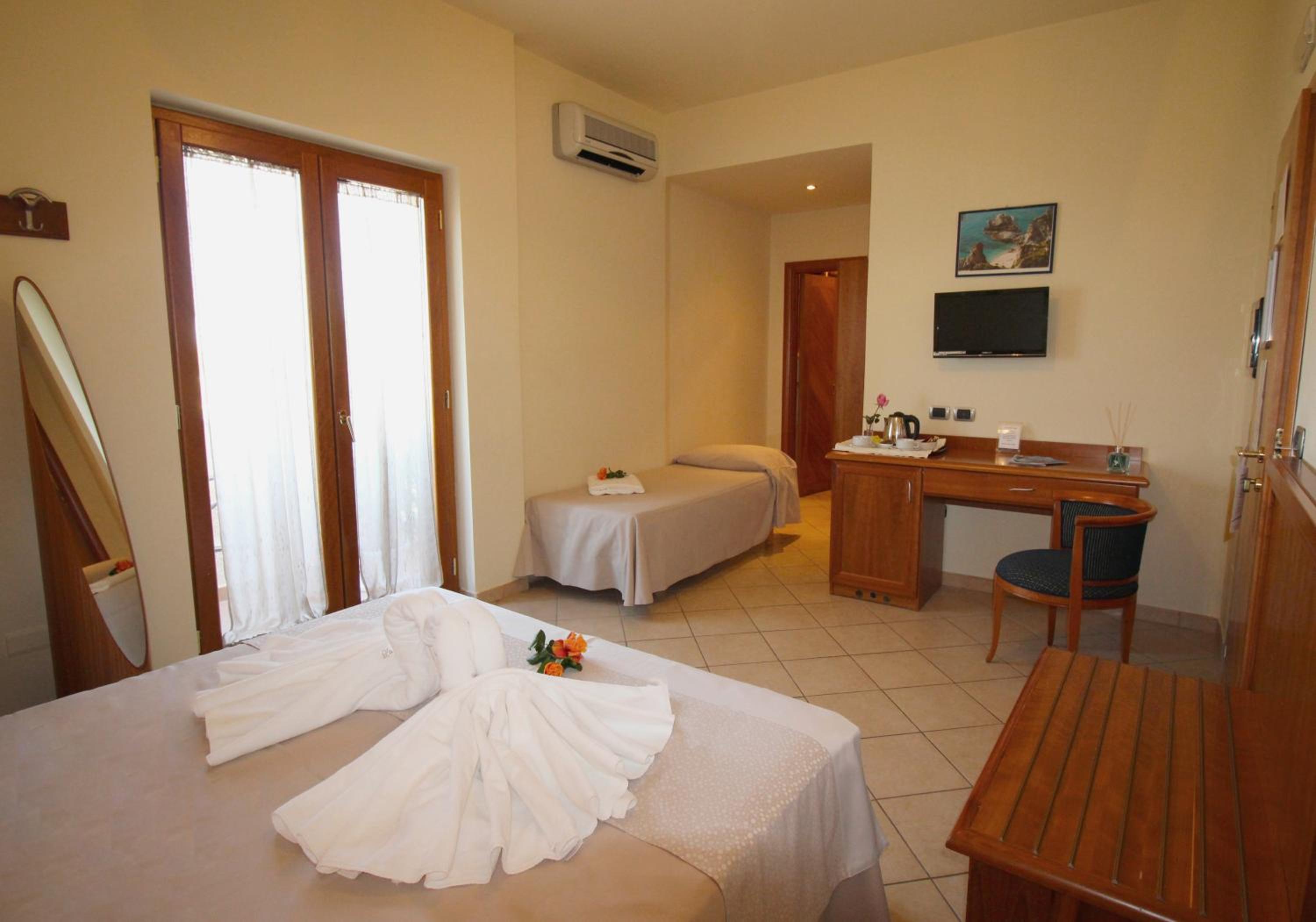 Superior Triple Room - Photo 2