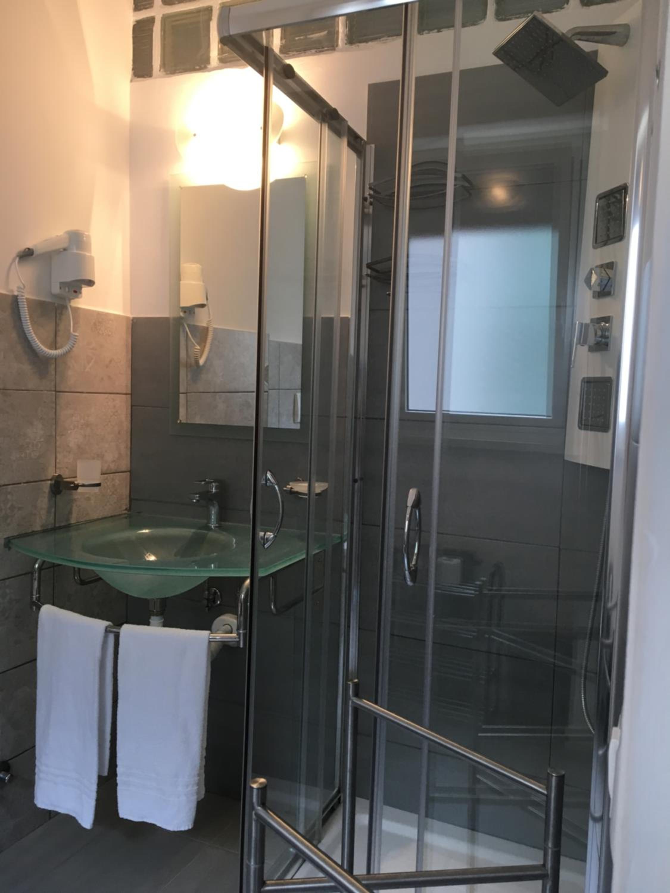 Triple Room with Private Bathroom photo 2