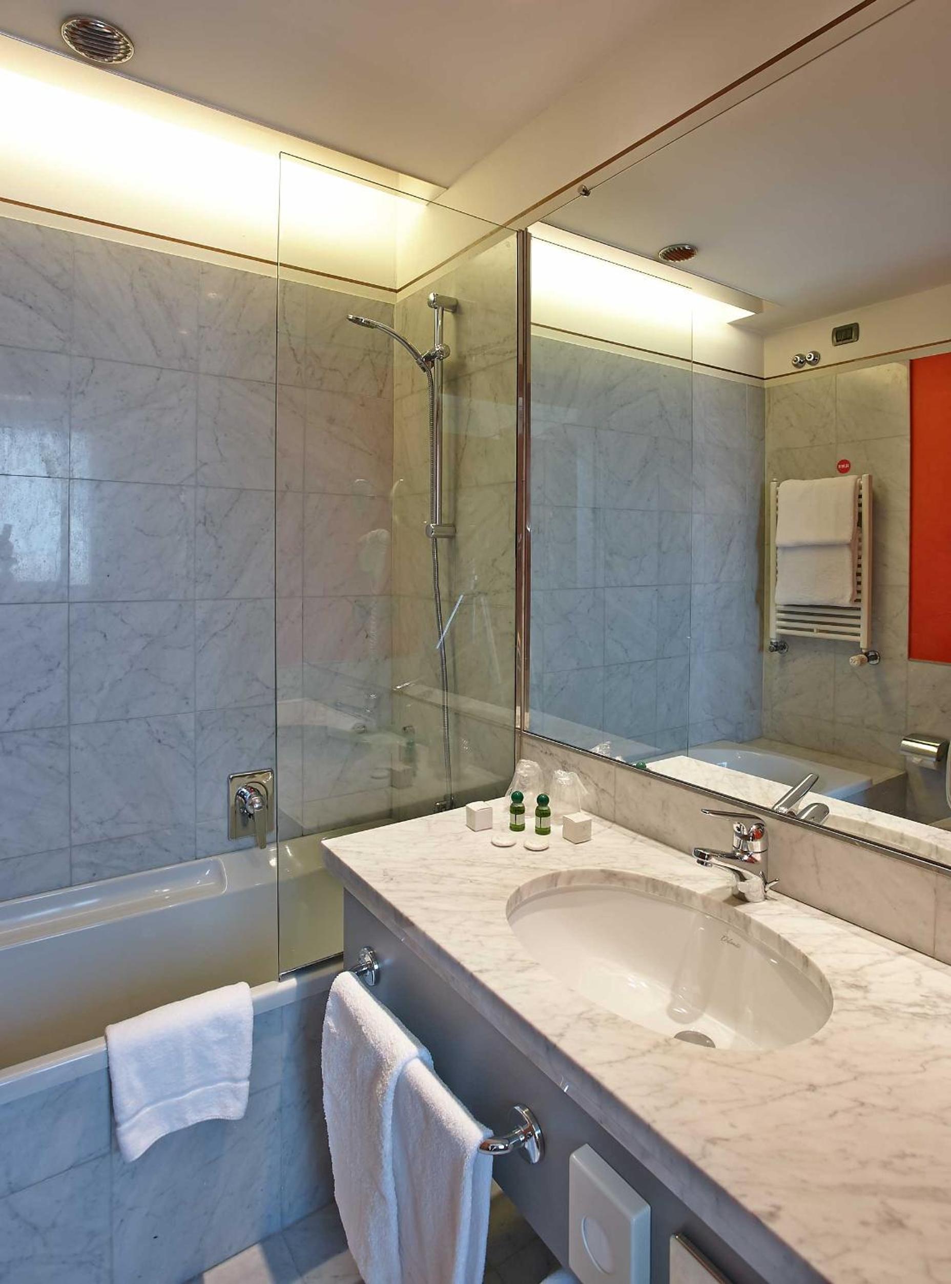Standard Double Room - Photo 2