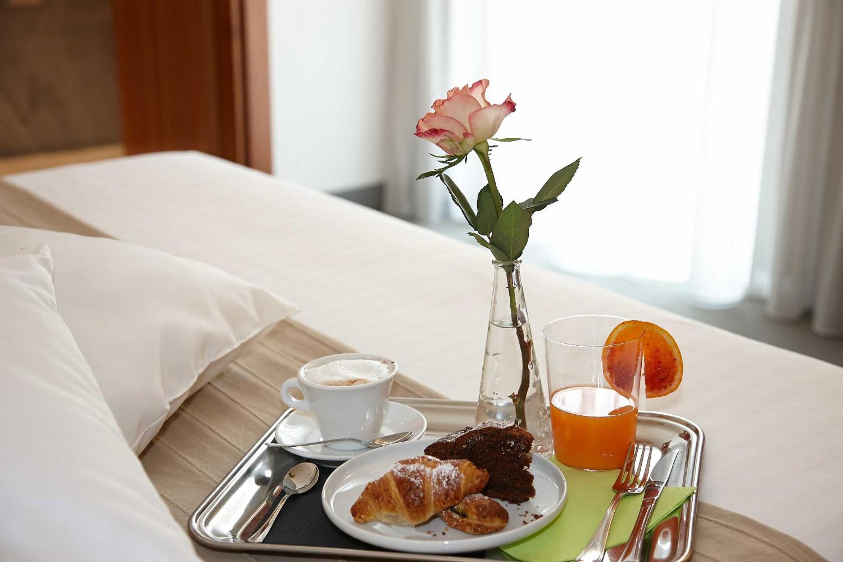 Standard Double Room - Photo 7