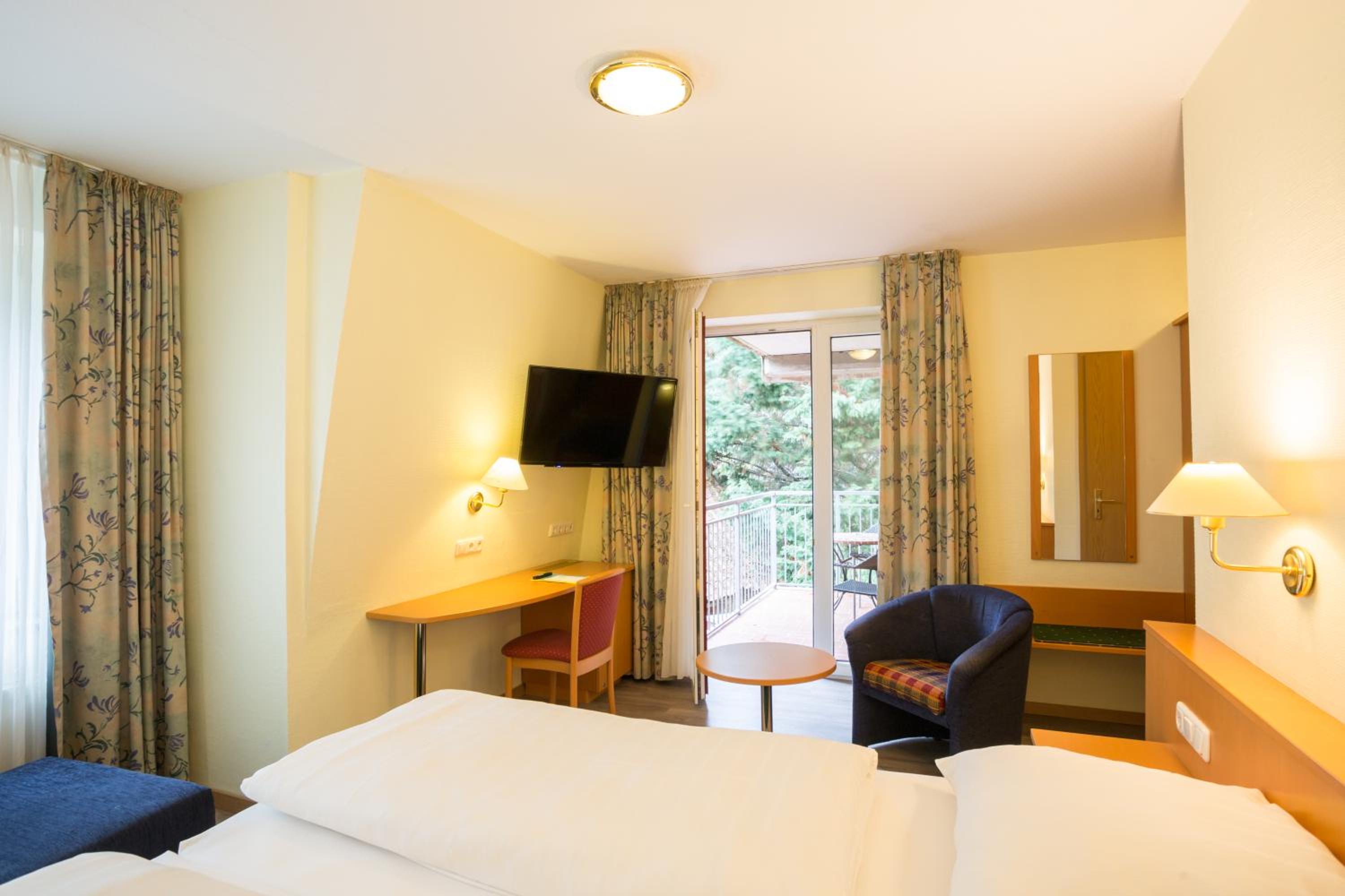 Deluxe Double Room with Balcony photo 3