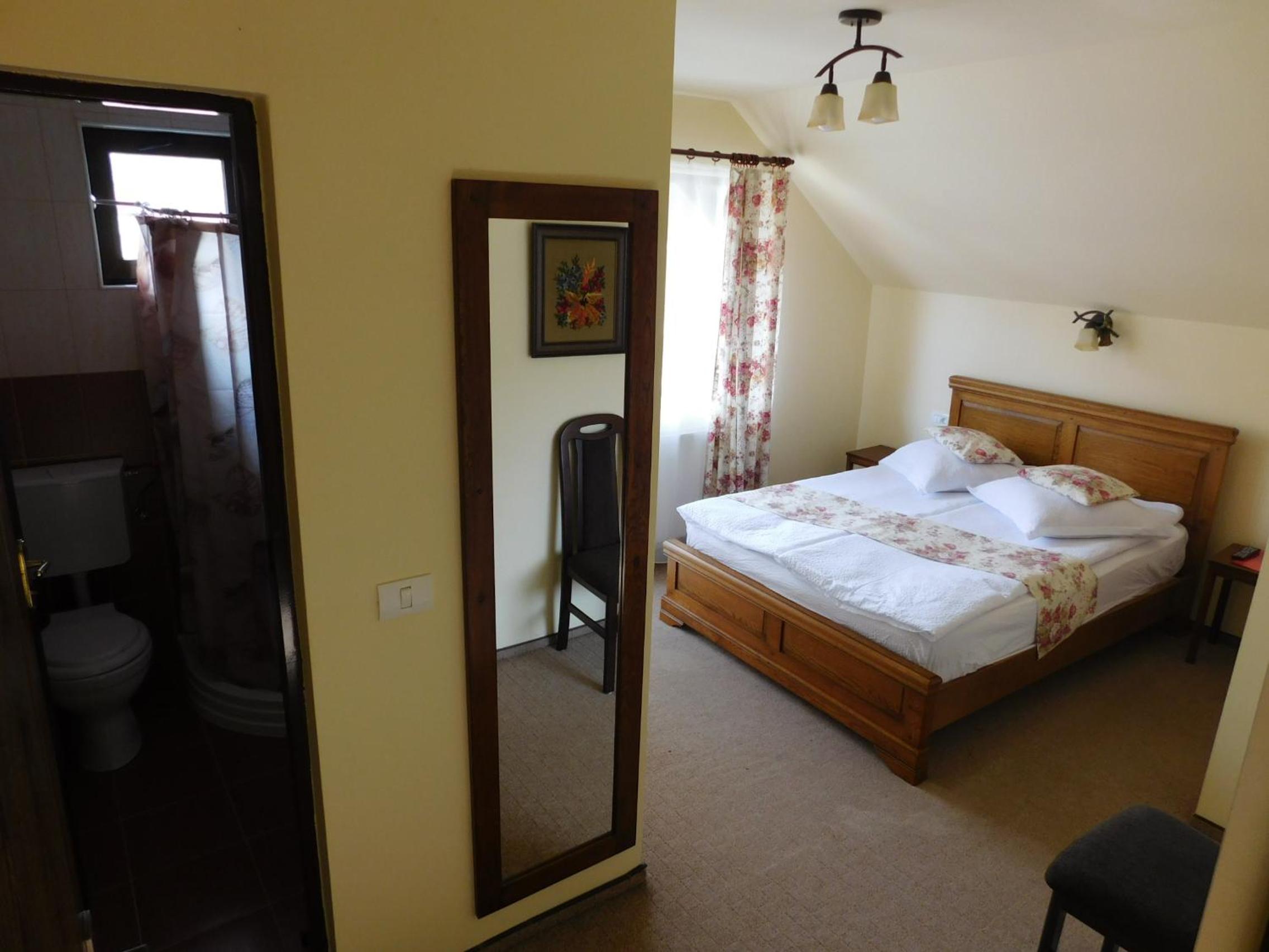Double Room with Balcony - Photo 6