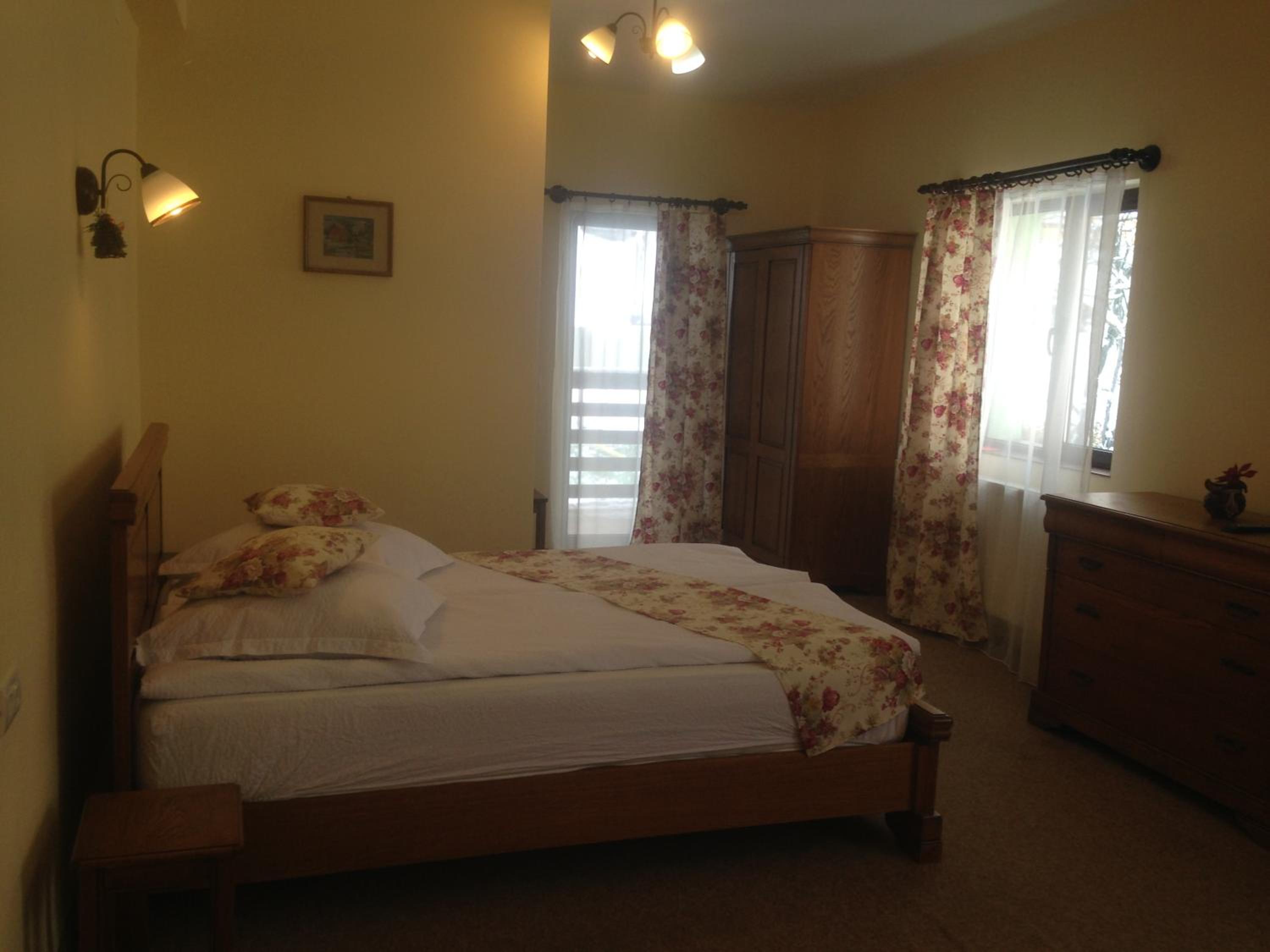 Double Room with Balcony - Photo 3