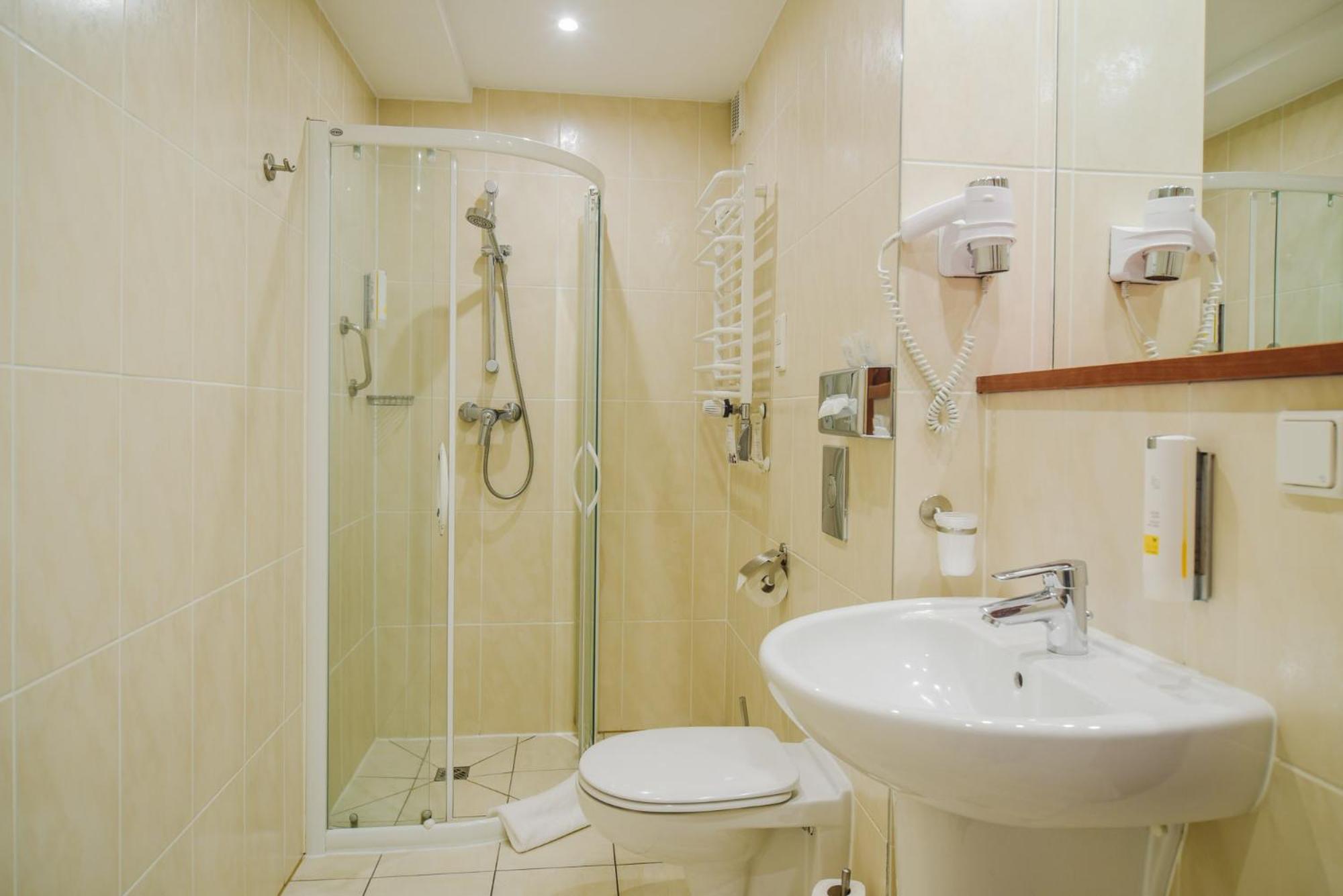 Double or Twin Room - Photo 33