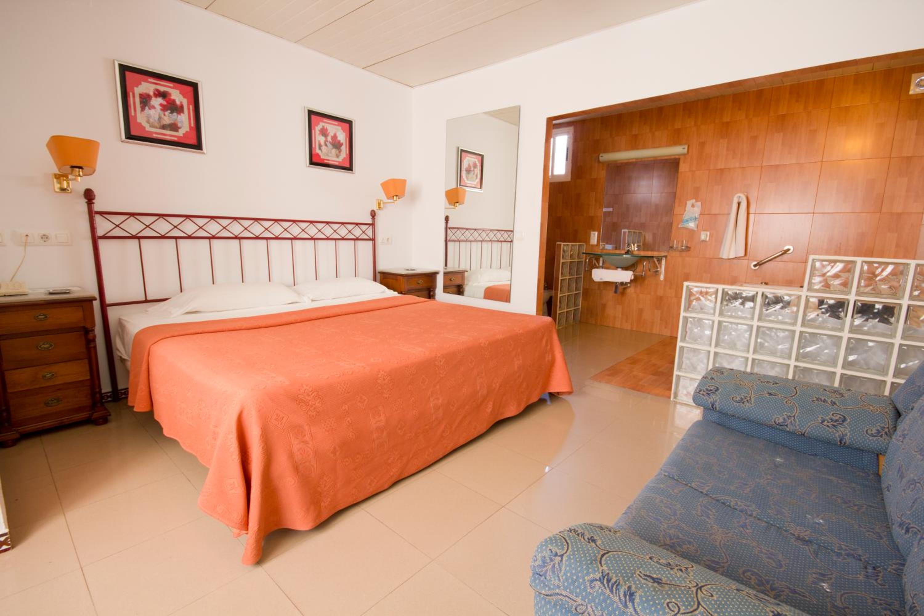 Queen Room with Spa Bath photo 3