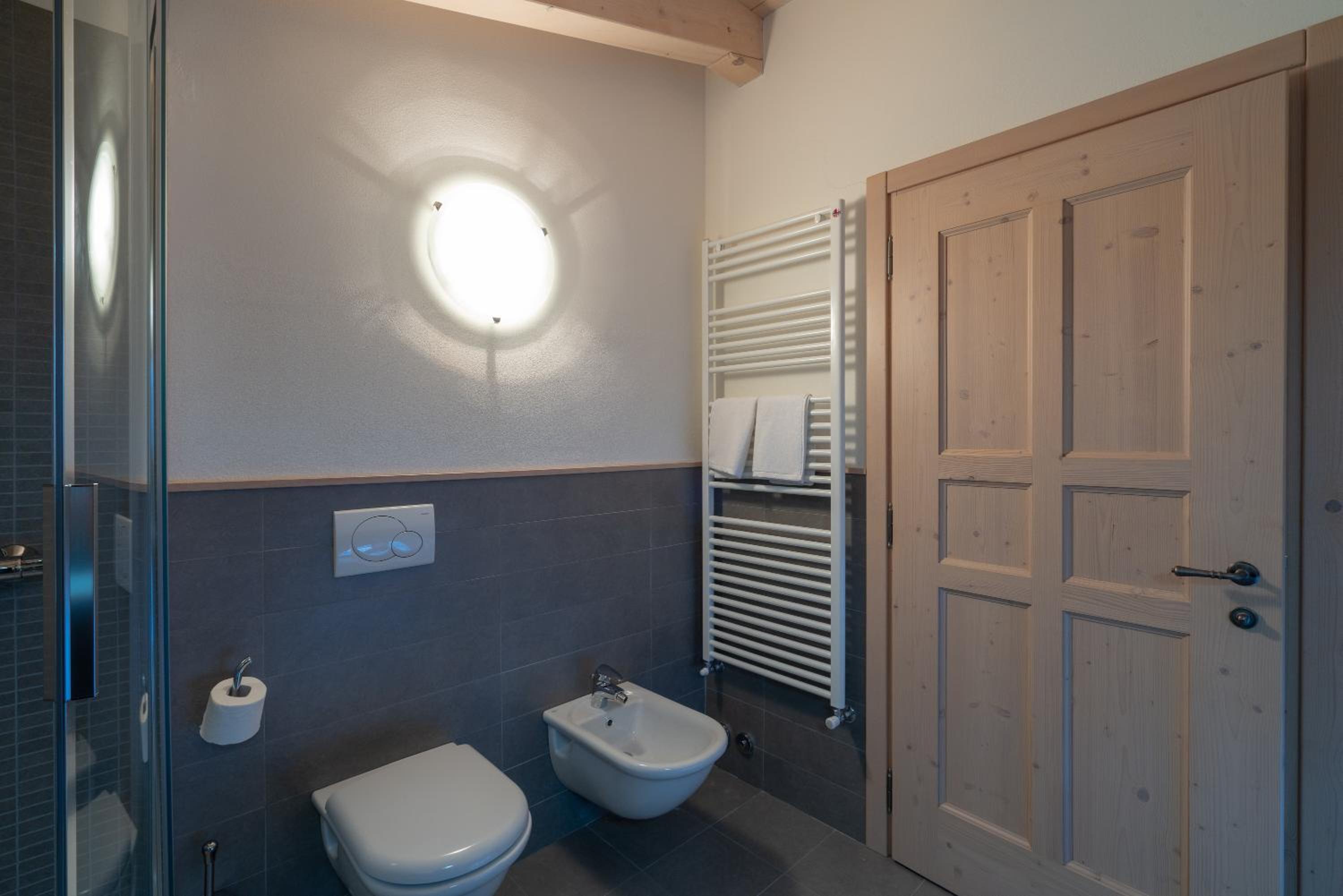 Large Double Room - Photo 3