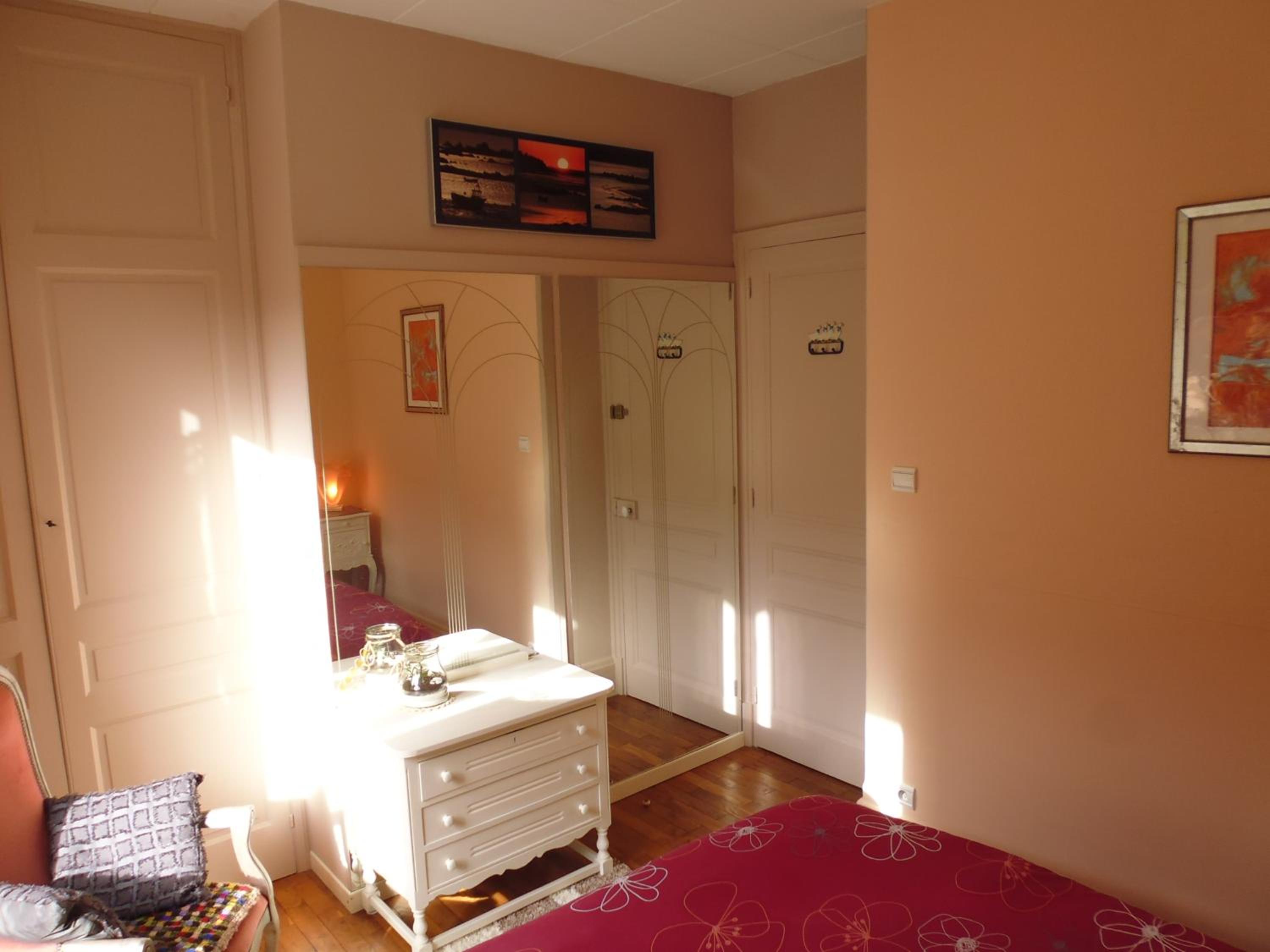 Standard Suite - Photo 8