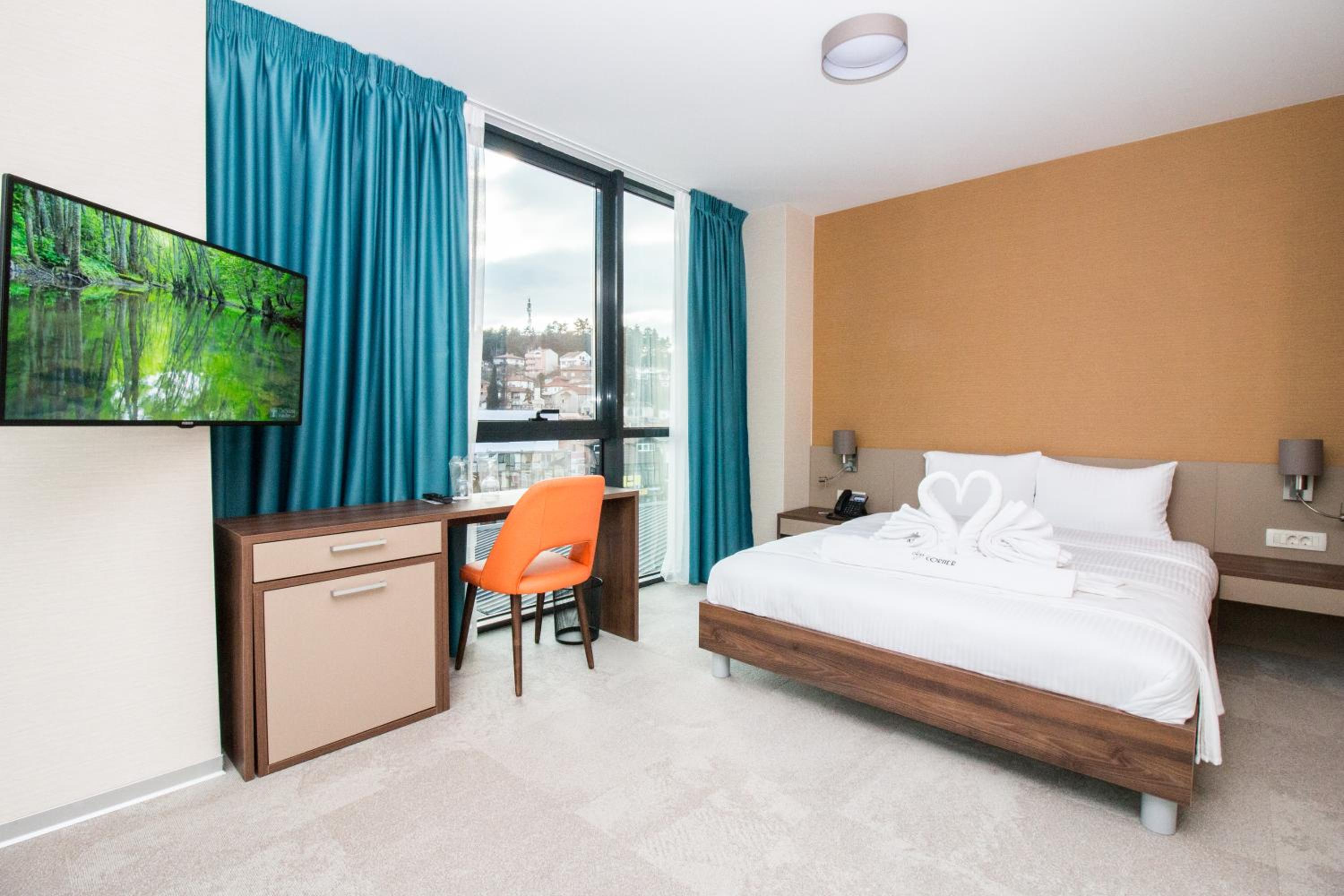 Large Double Room - Photo 10