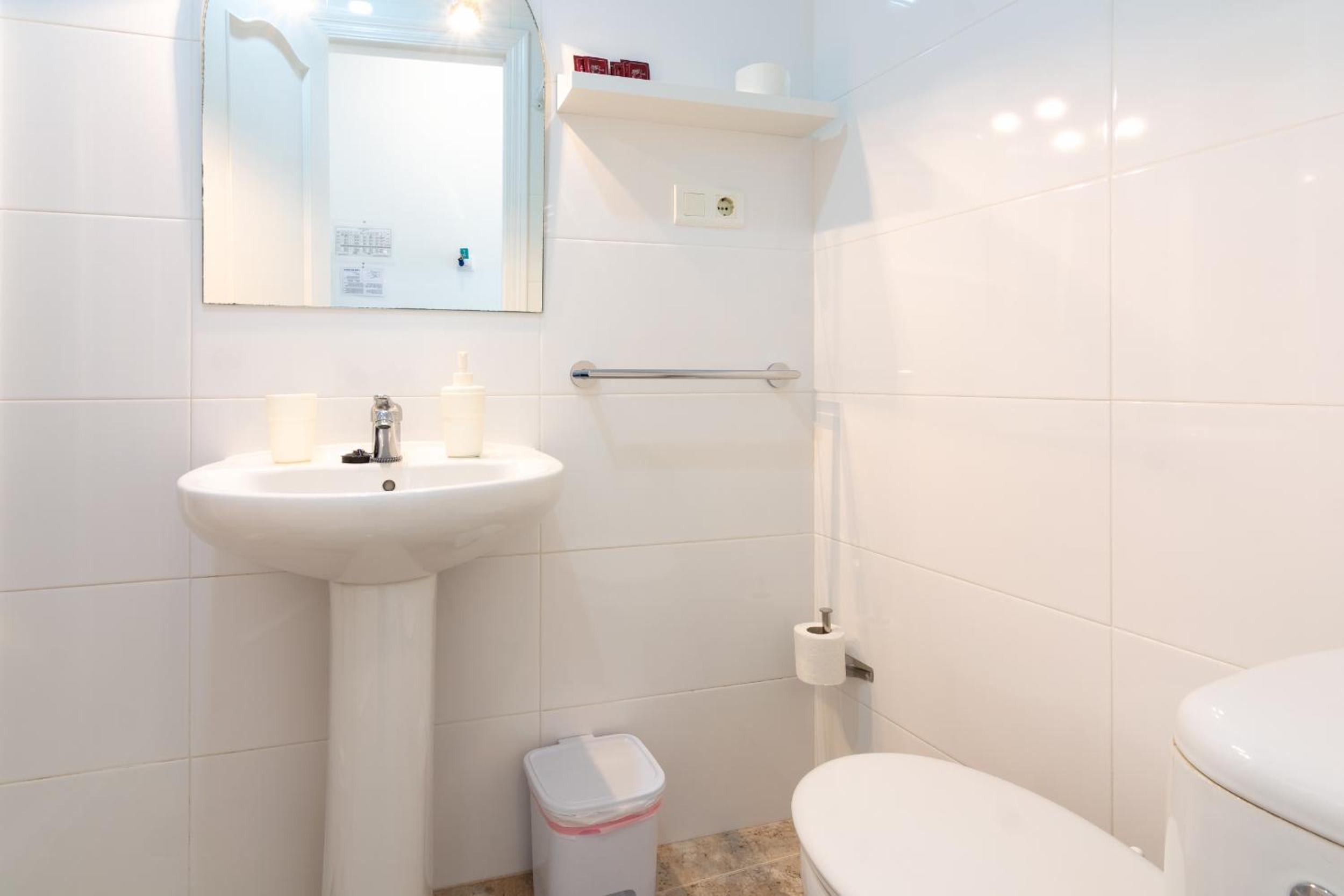 Double Room 10 m2 with Private Bathroom