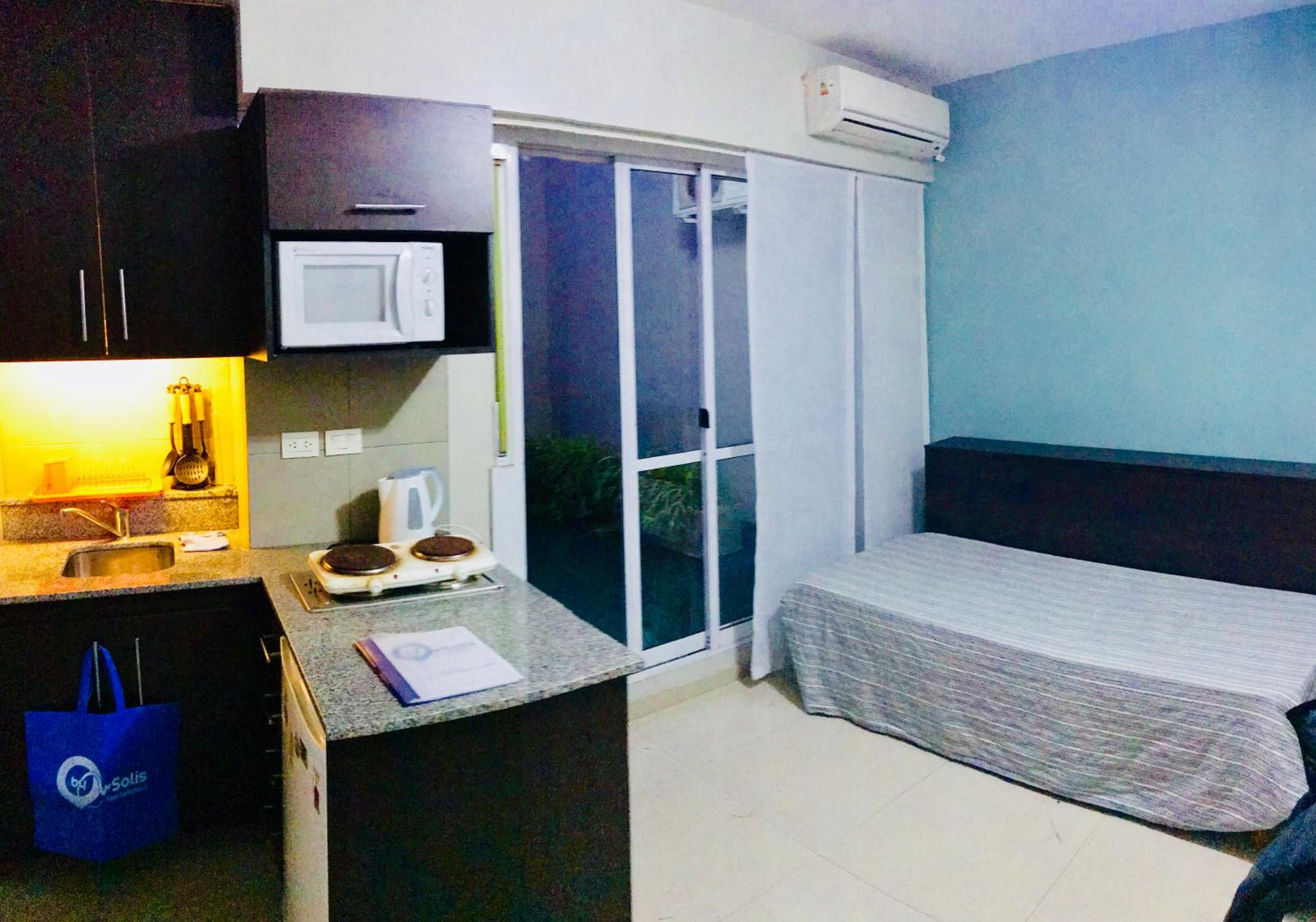 Studio Apartment with Patio (1 Adult)