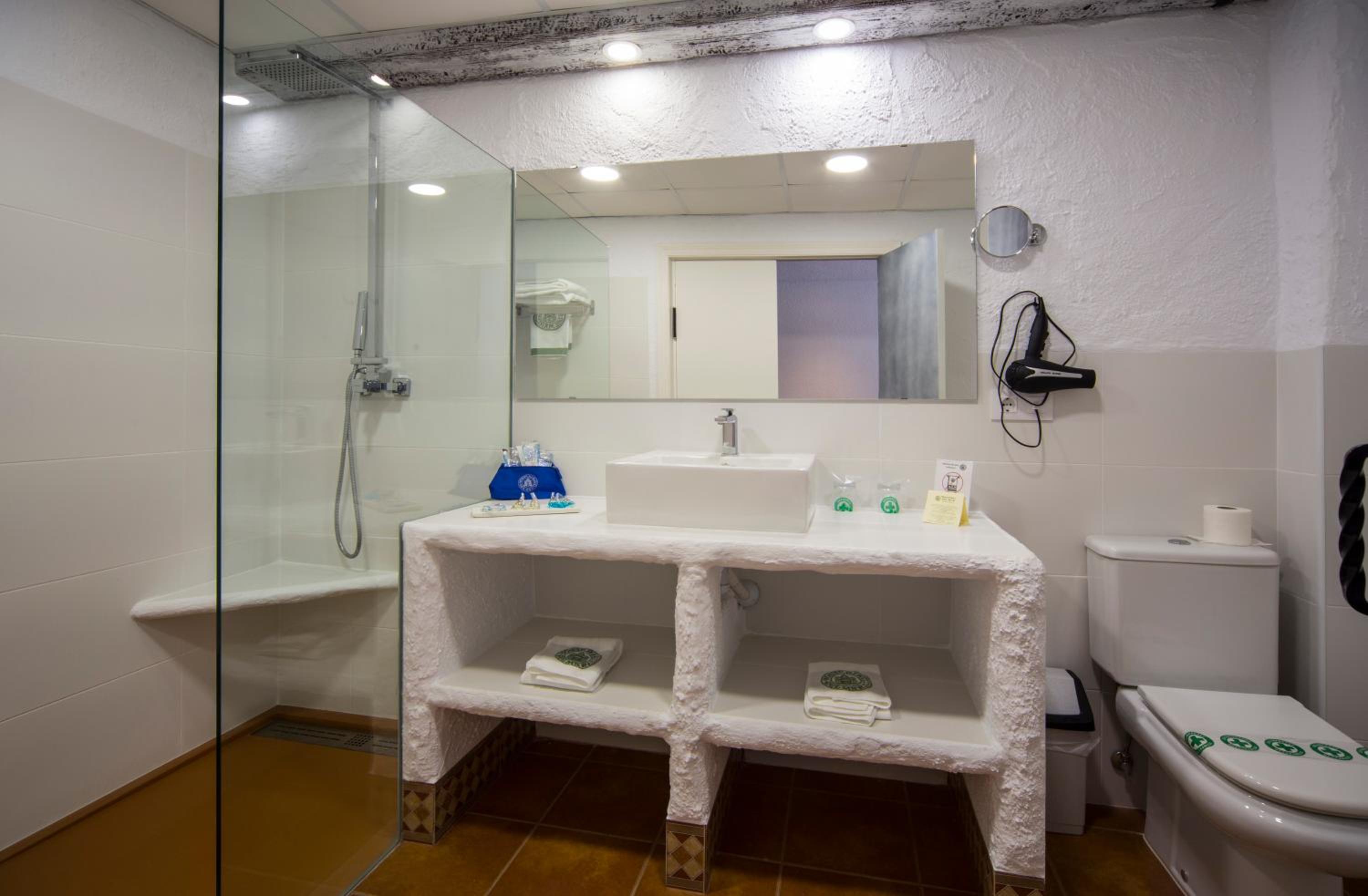 Twin Room With Mountain View (3 Adults) - Photo 31