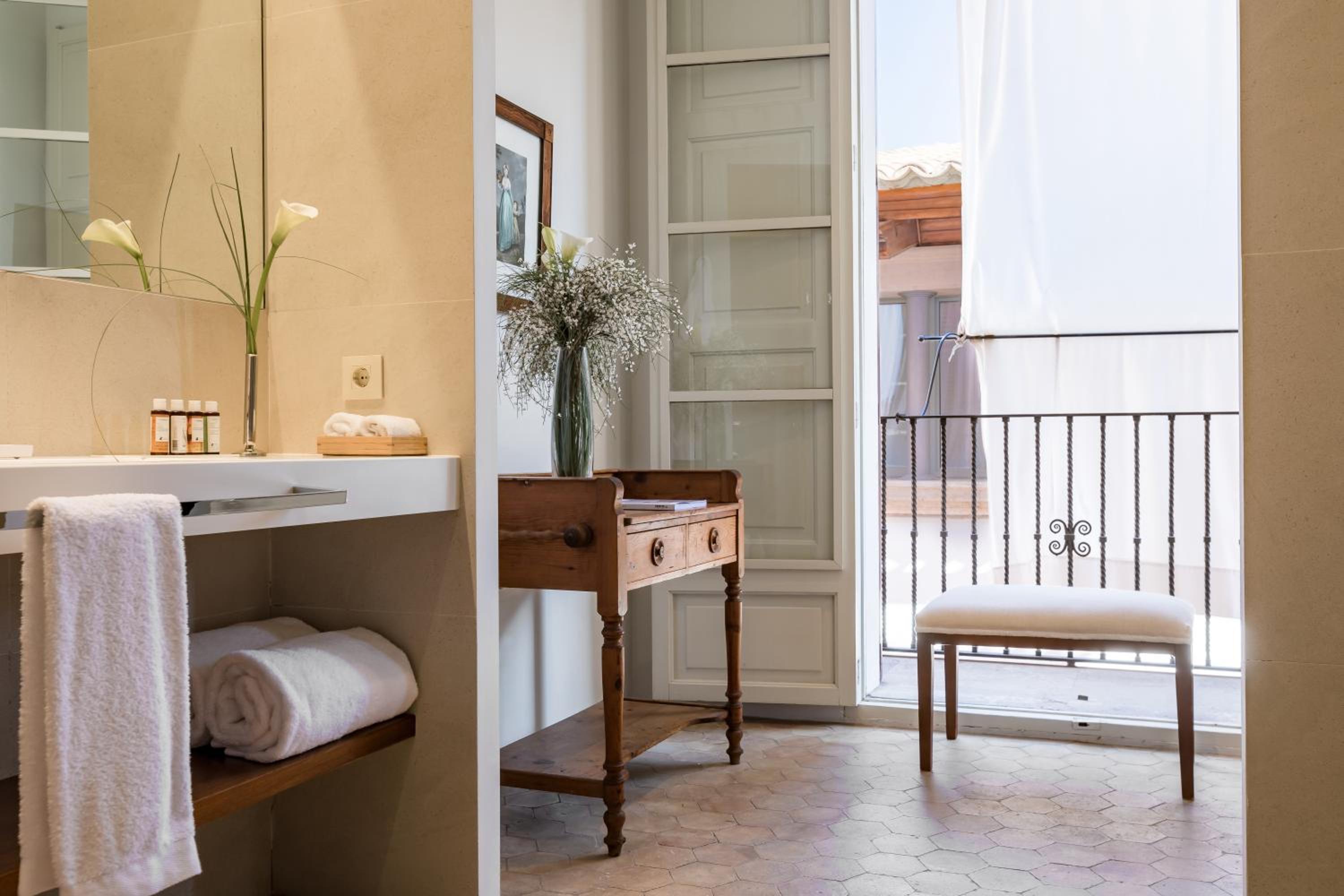 Junior Suite with Spa Access photo 3