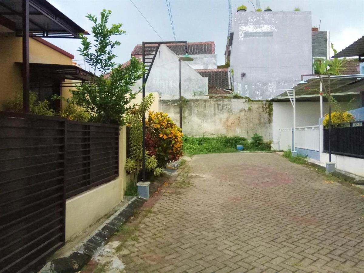 Three-Bedroom House photo 2