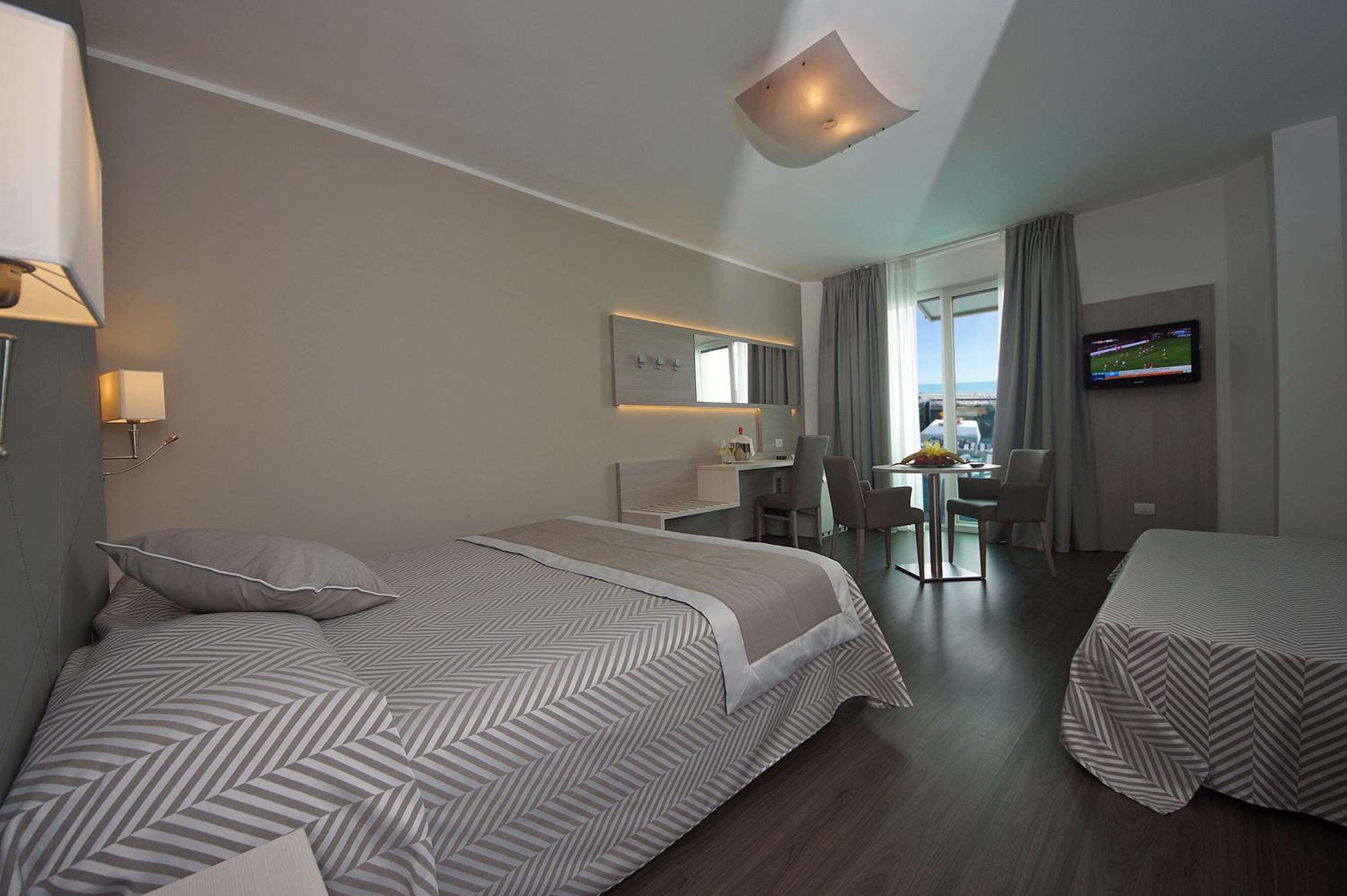 Executive Triple Room with Beach Package photo 2
