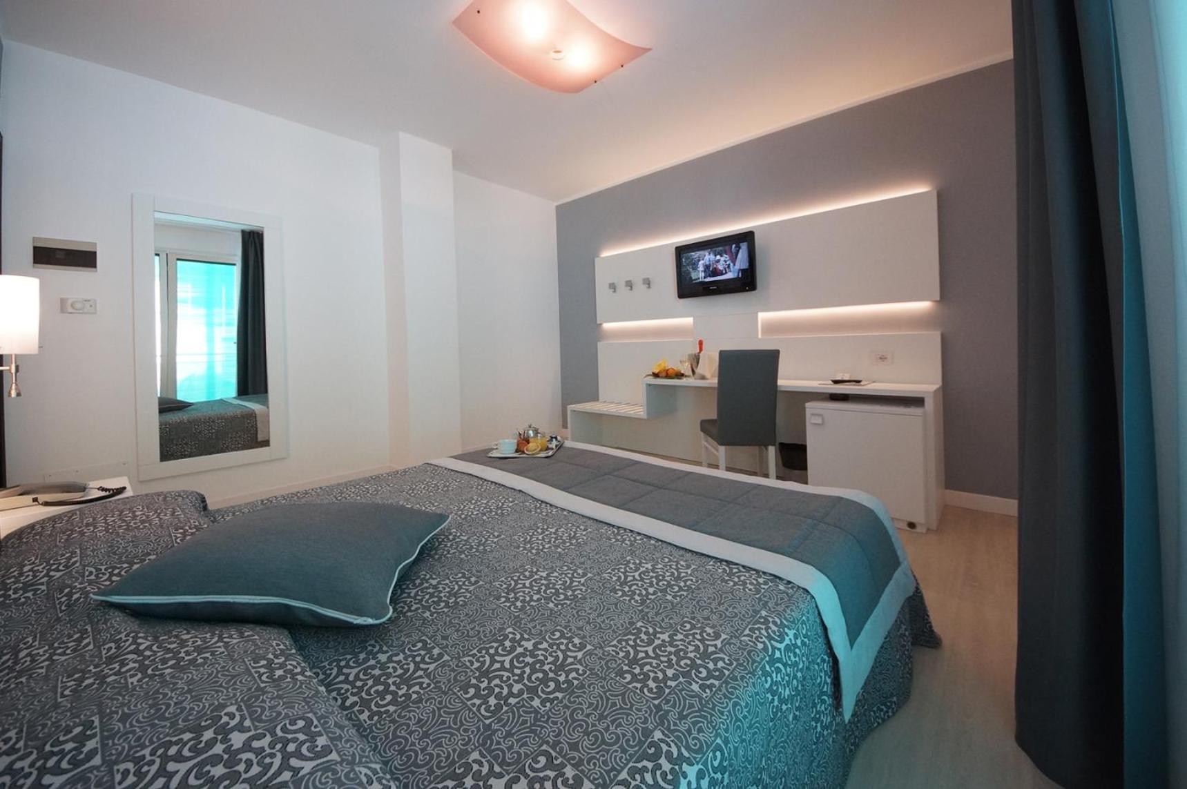 Double or Twin Room with Balcony photo 3