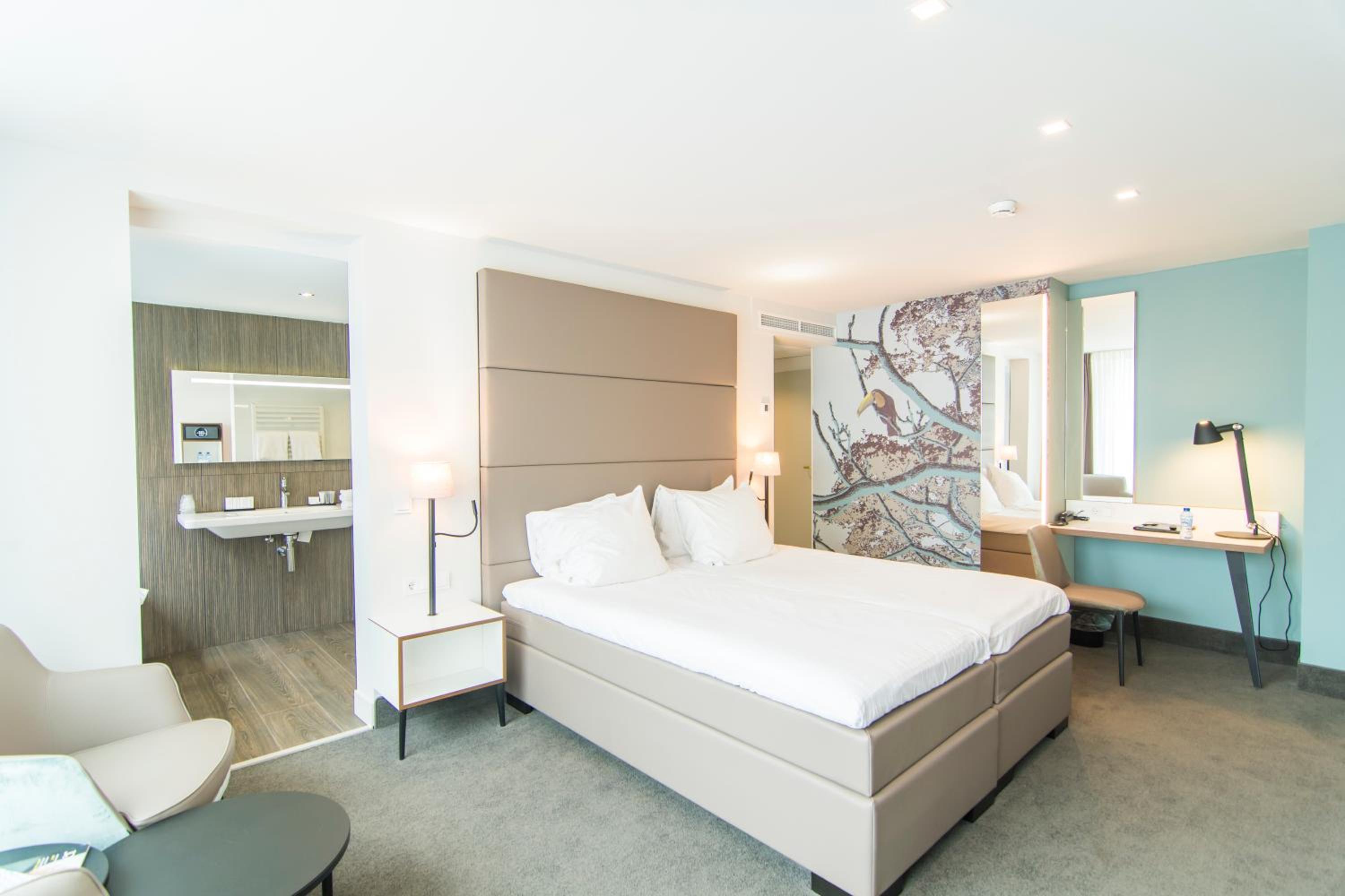 Superior Room with Spa Bath photo 3