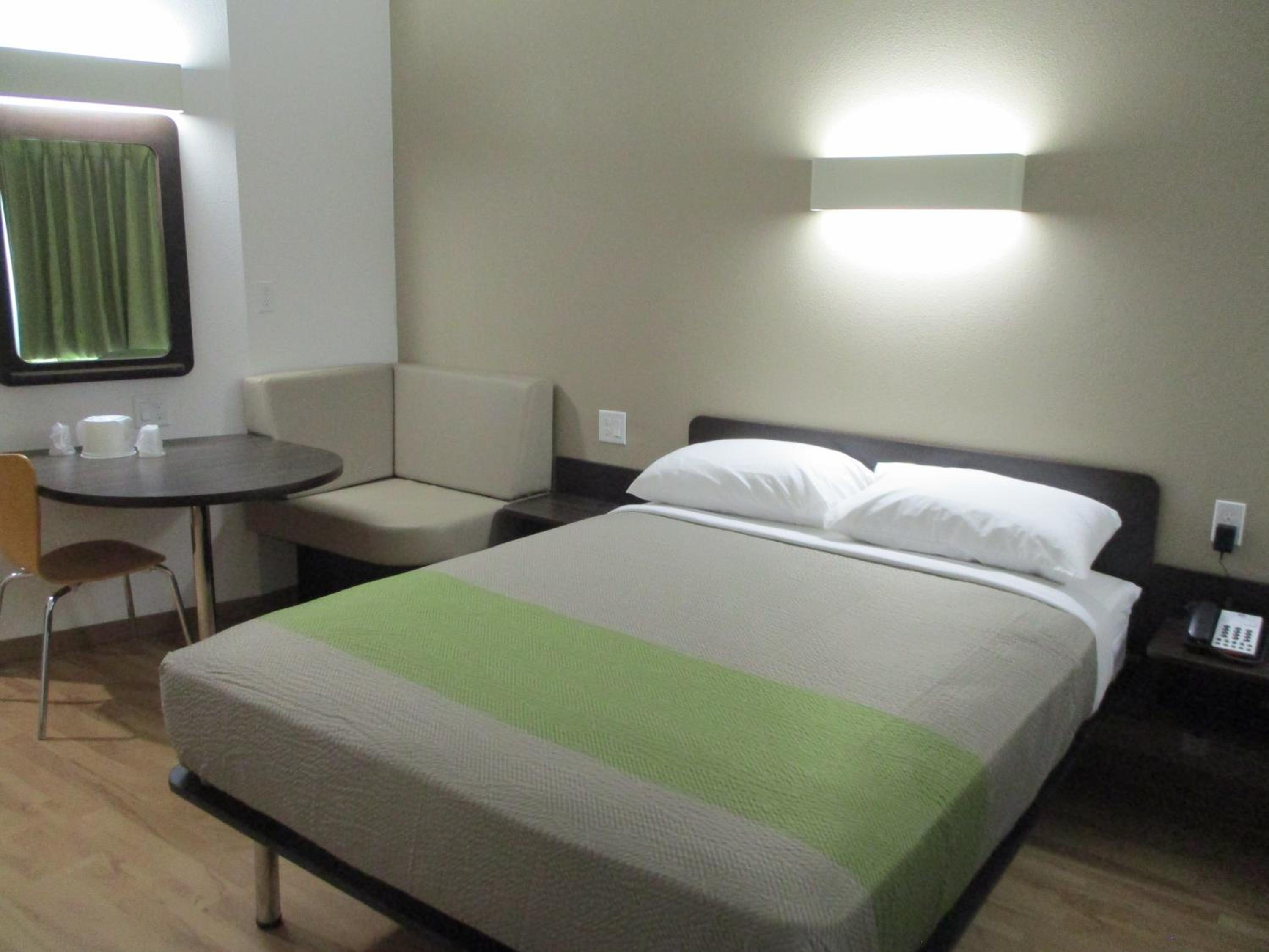 Queen Room - Photo 2