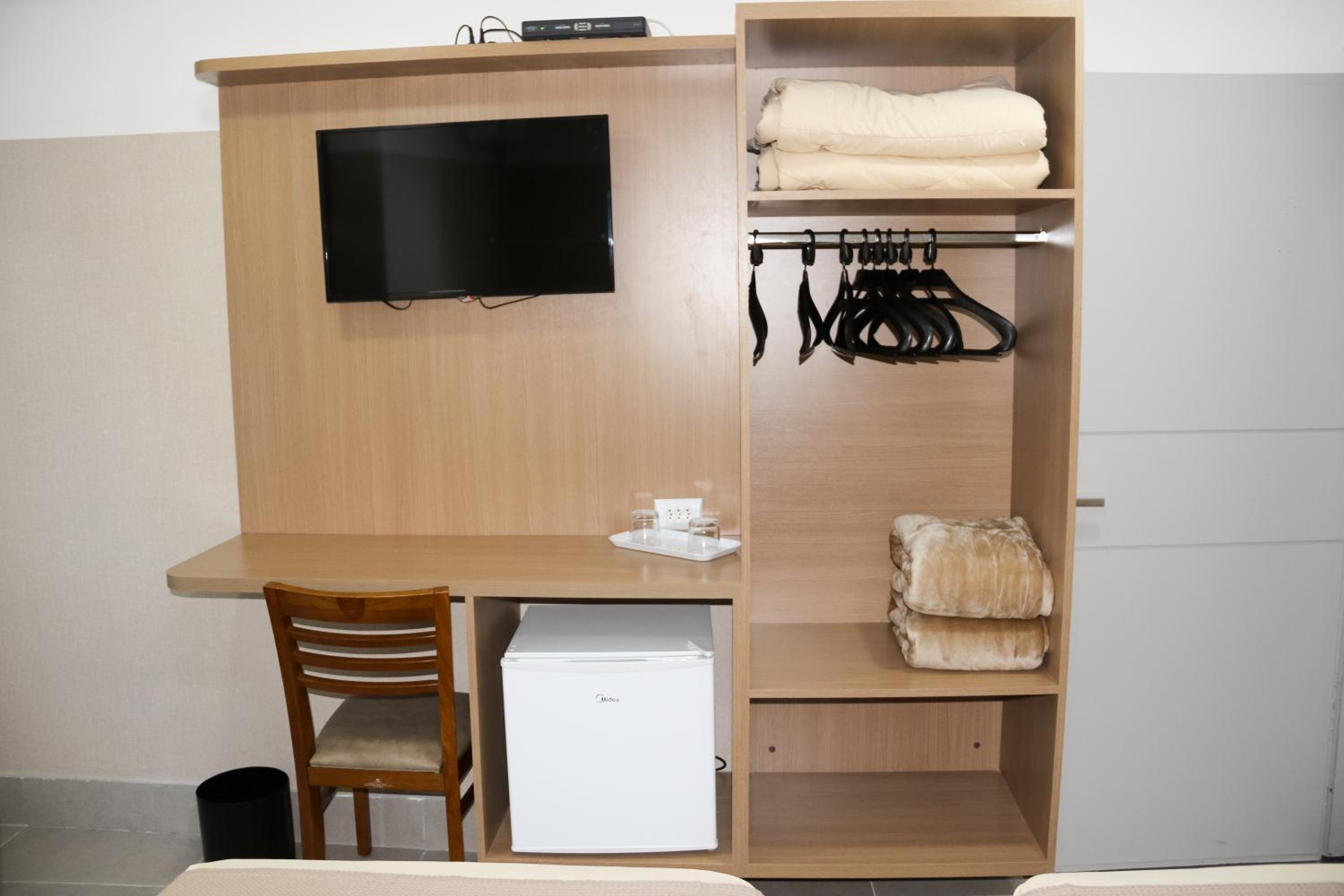 Economy Twin Room - Photo 9