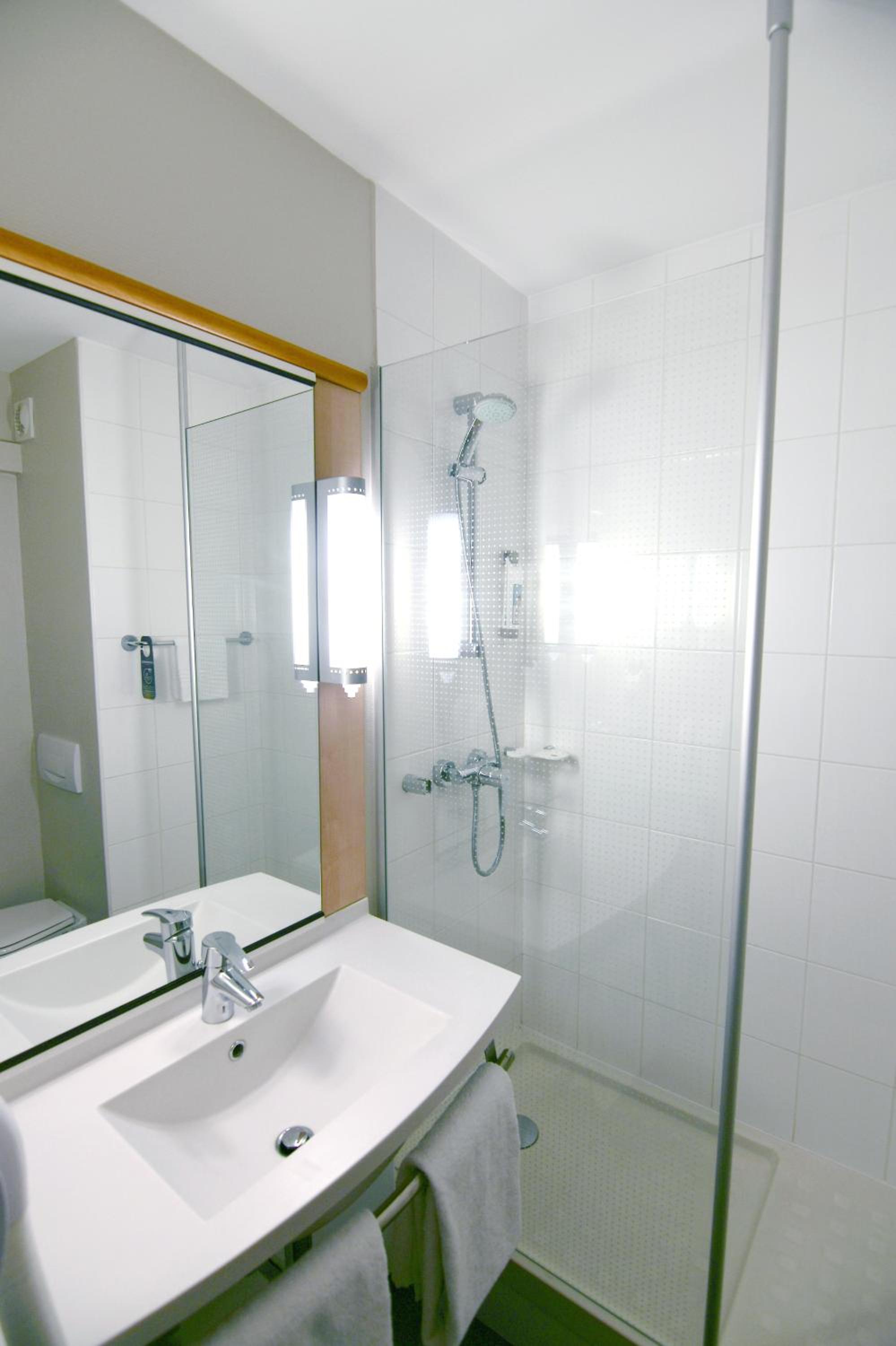 Standard Double Room - Photo 6