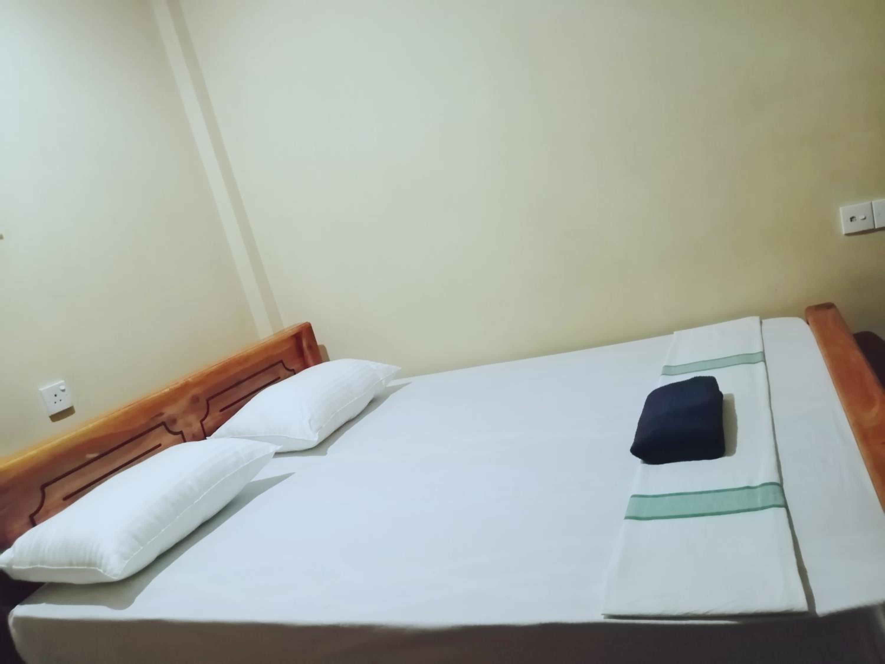 Standard Twin Room with AC photo 2